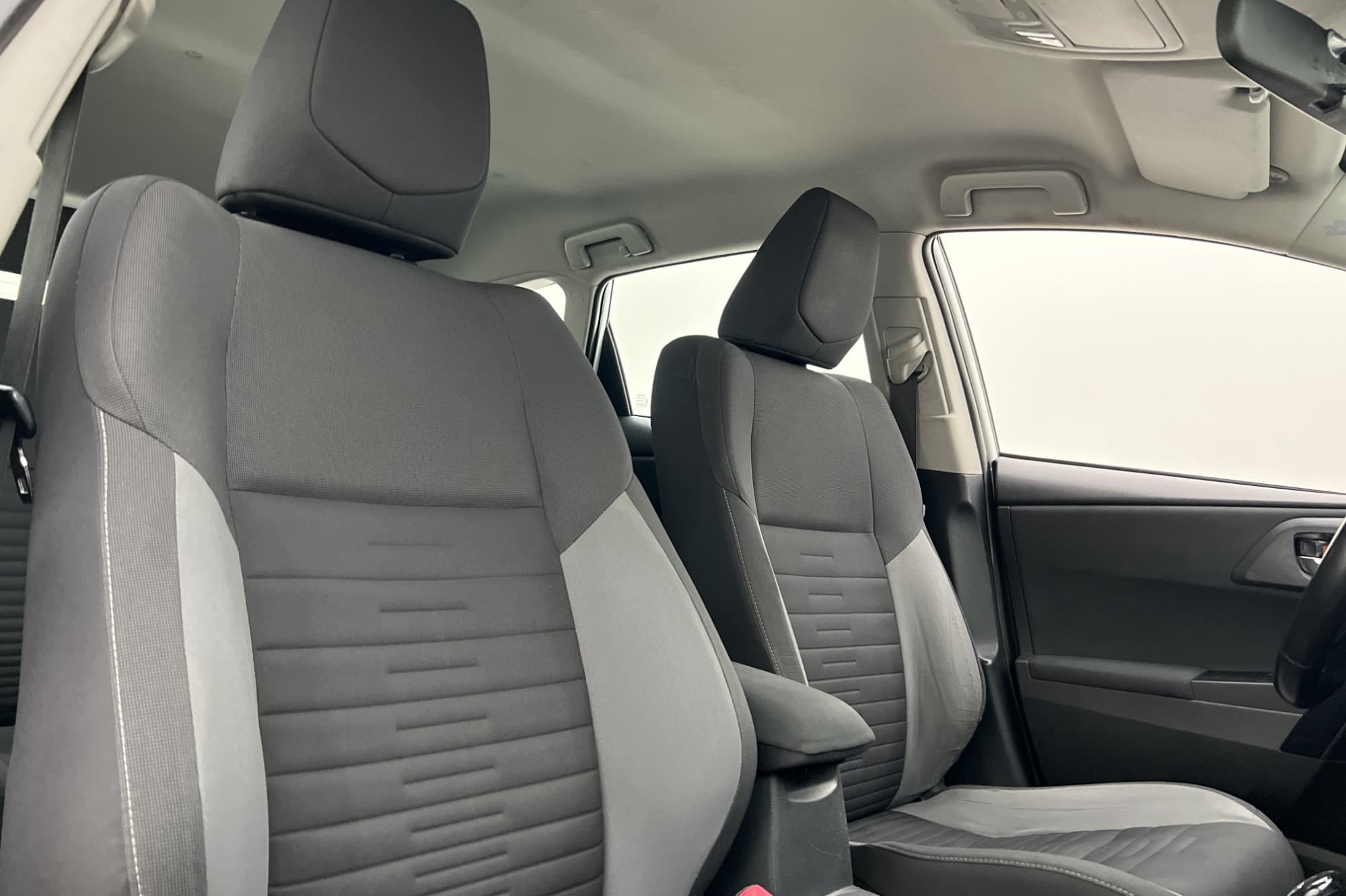 Toyota Auris Hybrid 136hk Active M&K-Värmare Kamera Navi