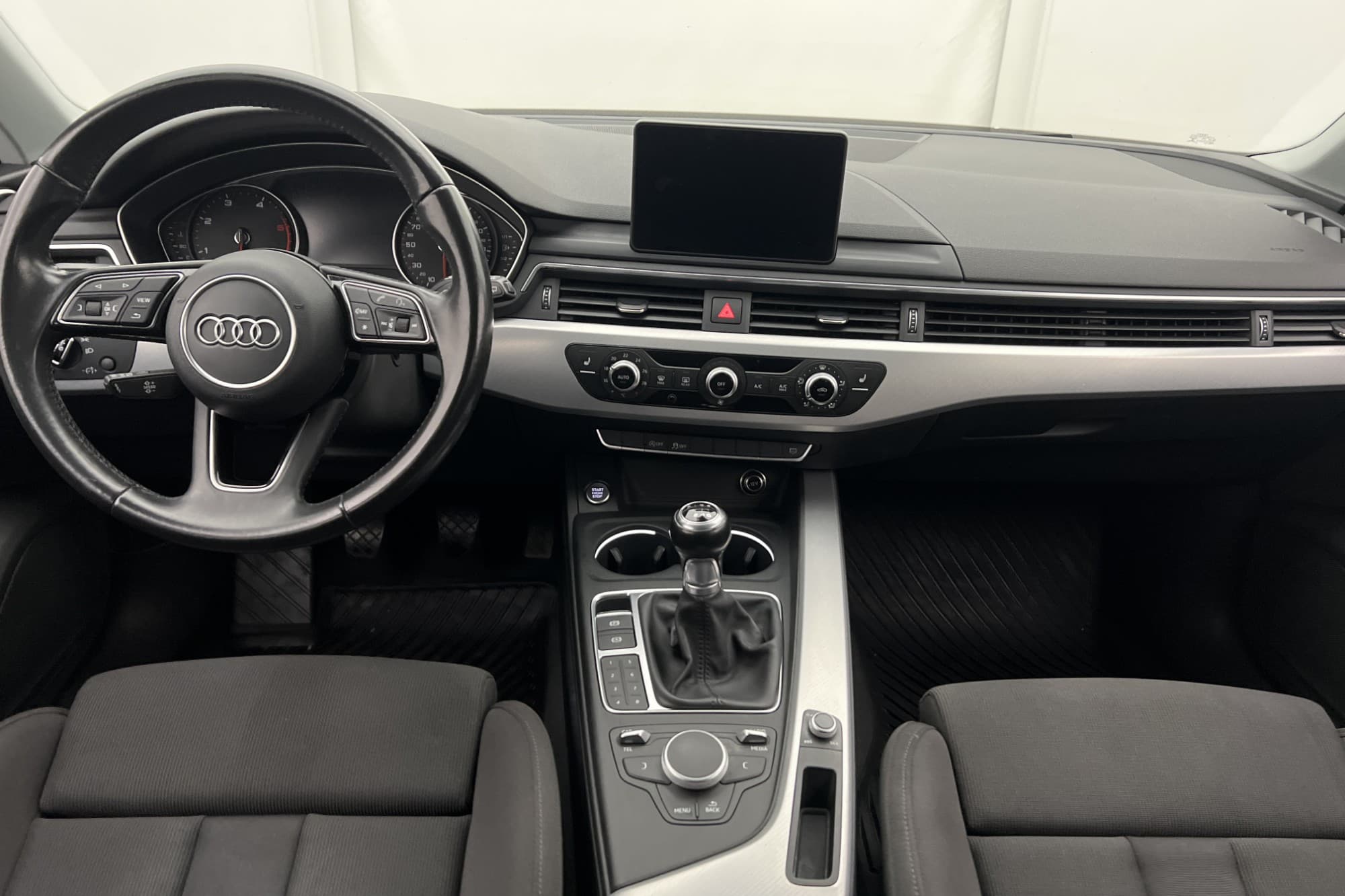 Audi A4 Avant 2.0 TDI 150hk Matrix Farthållare Dragkrok