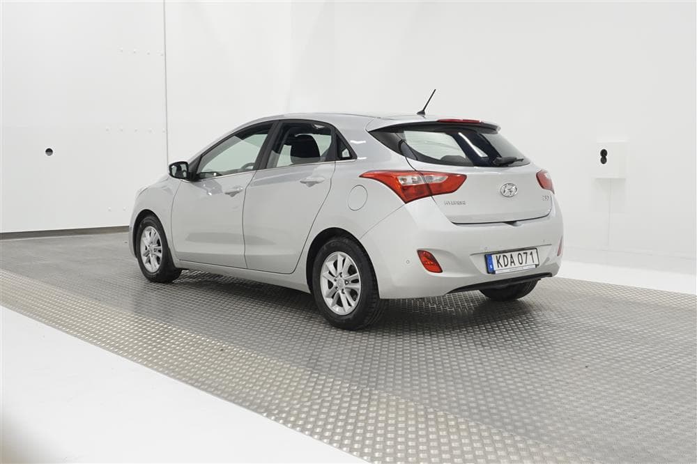 Hyundai i30 1.6 110hk Välserv P-sensor Rattvärme  0,36l/mil