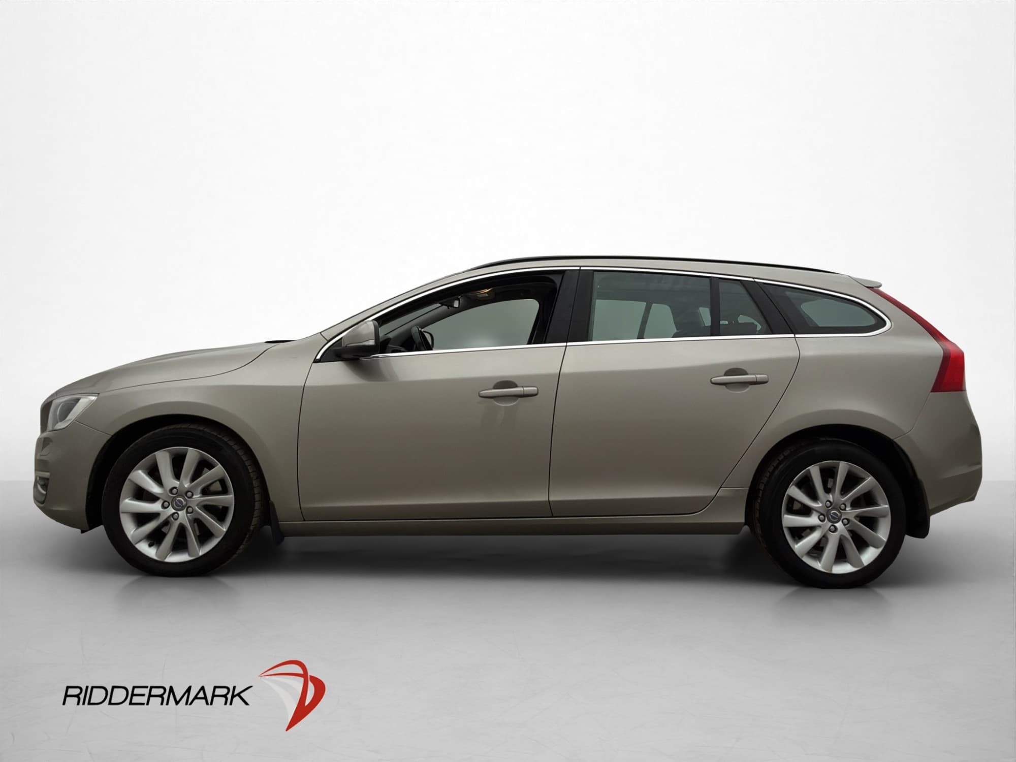 Volvo V60 D4 AWD Momentum Taklucka Värmare Navi P-Sensorer