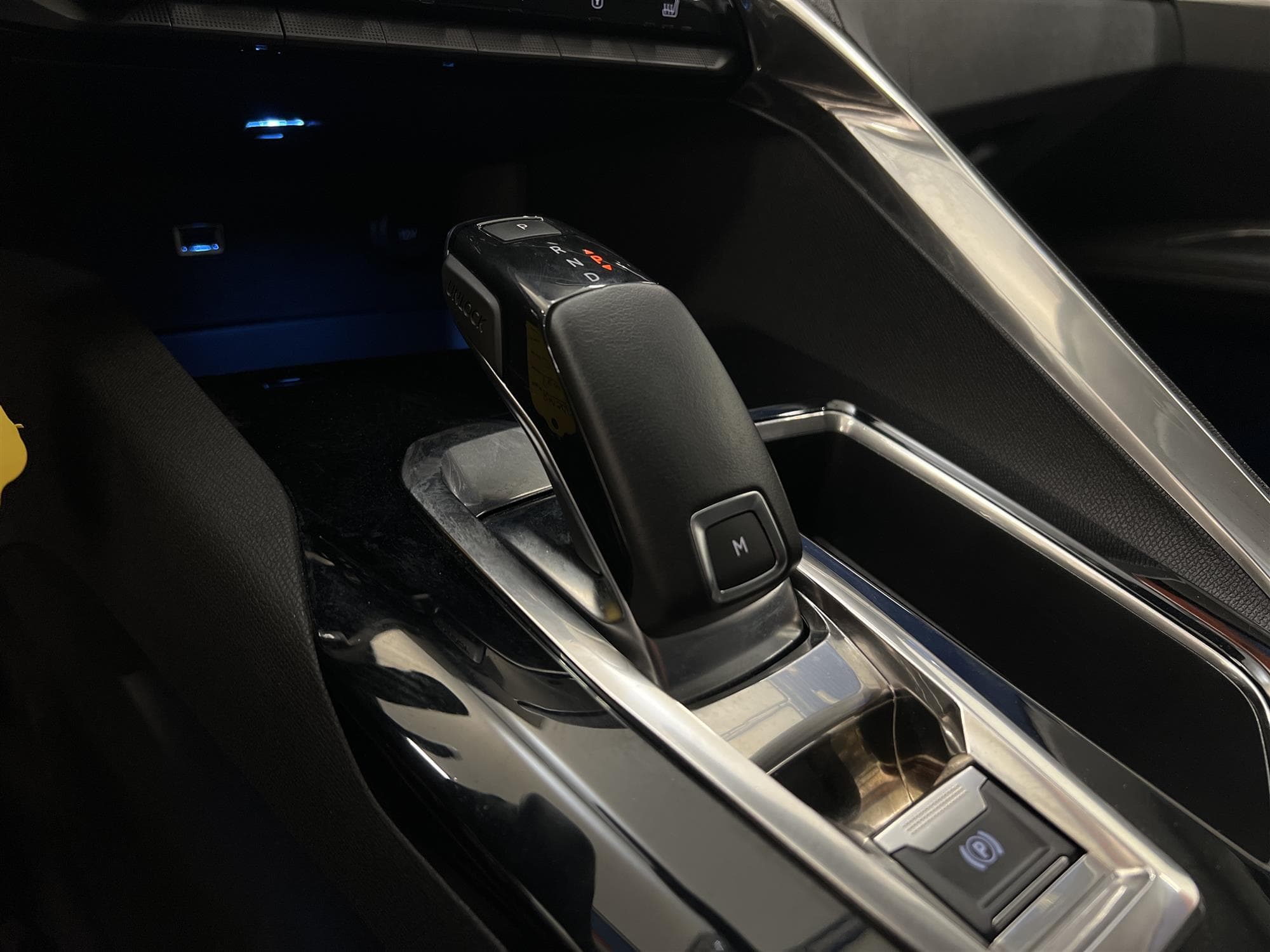 Peugeot 3008 SUV 1.2 PureTech 130hk Allure BKam Cockpit Drag