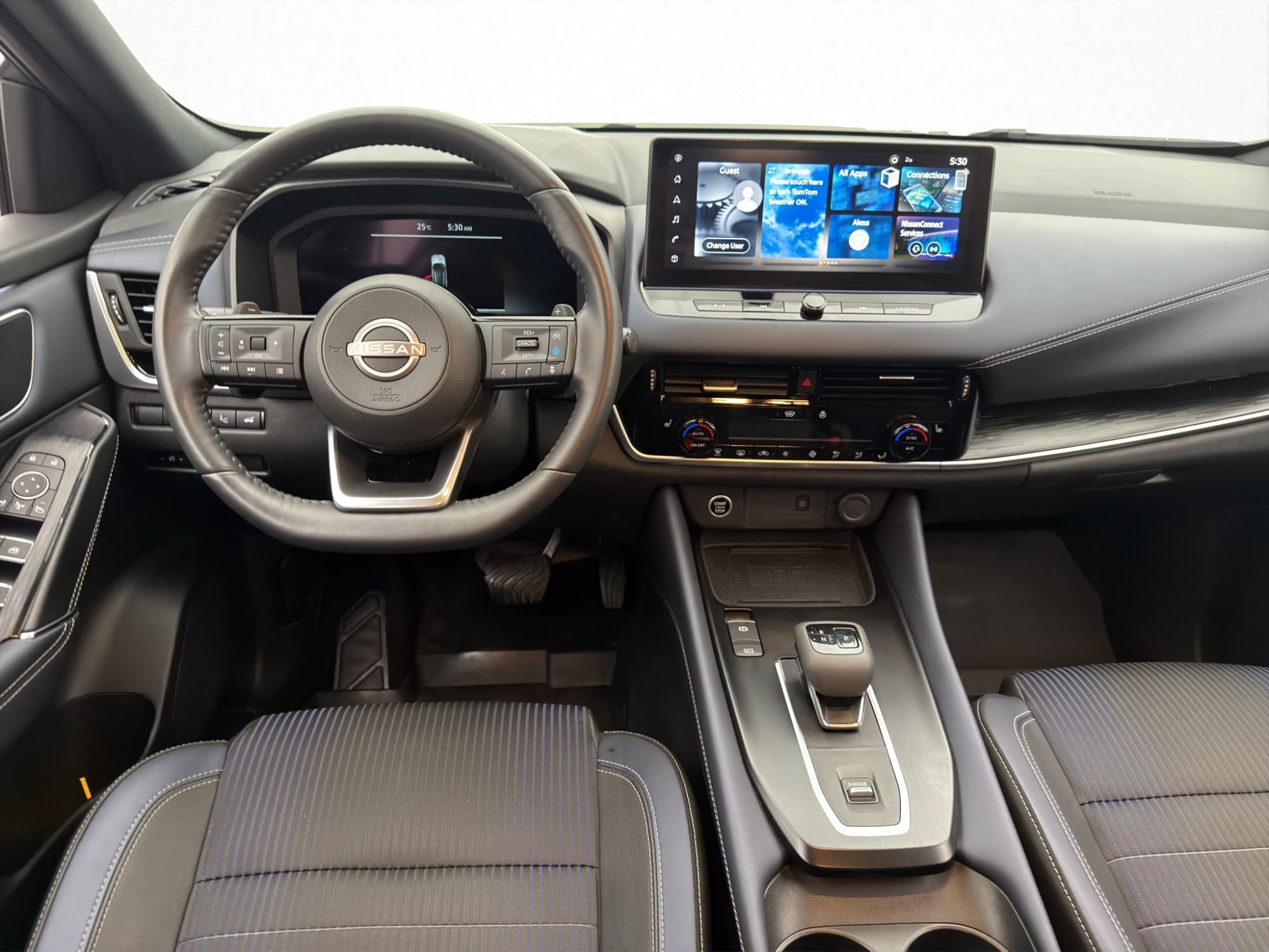 Nissan Qashqai 1.3 DIG-T 158hk Tekna Cockpit 360° Drag Navi