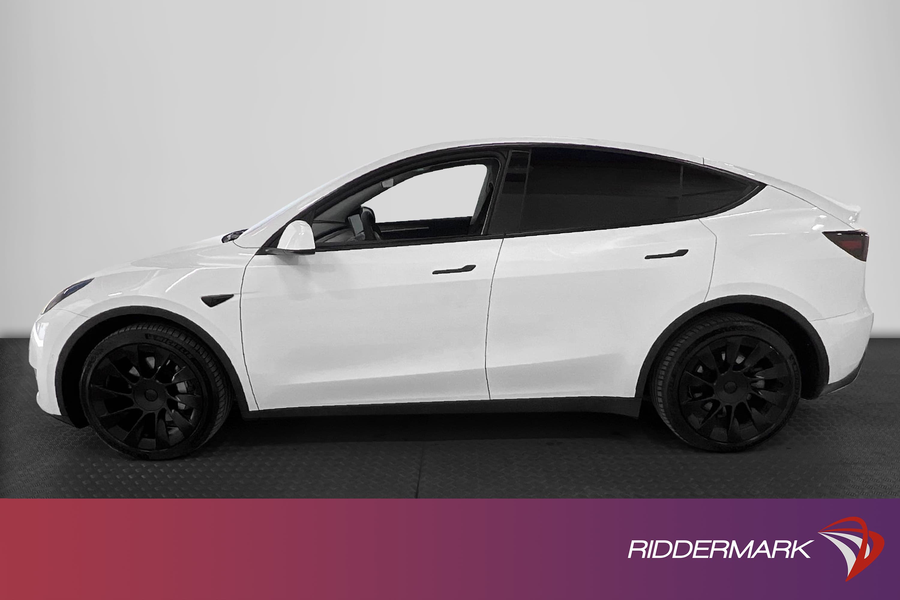 Tesla Model Y Long Range AWD 345hk Svensksåld ACC-boost