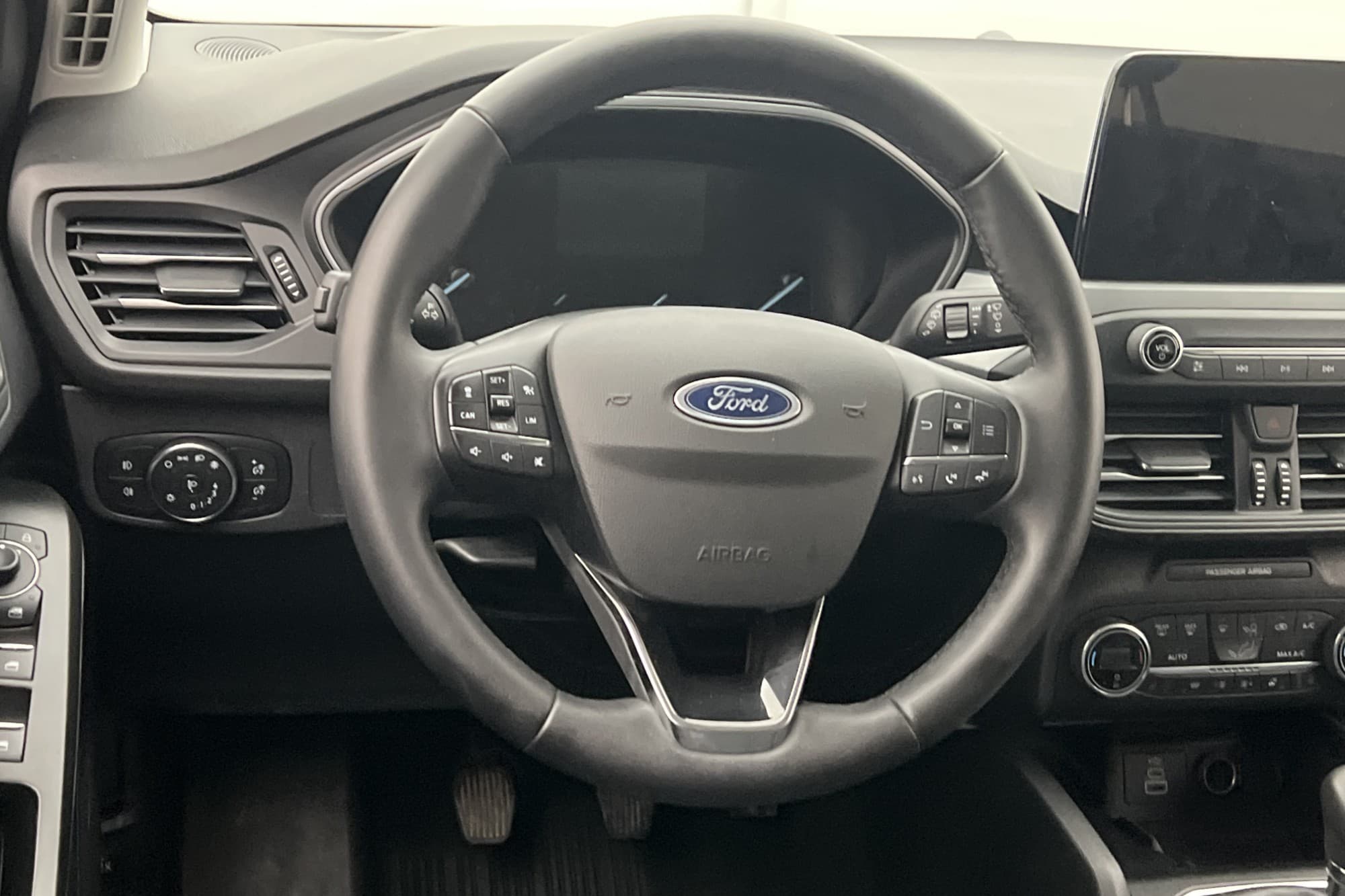 Ford Focus Kombi 1.0 125hk Business Kamera Navi FACELIFT 