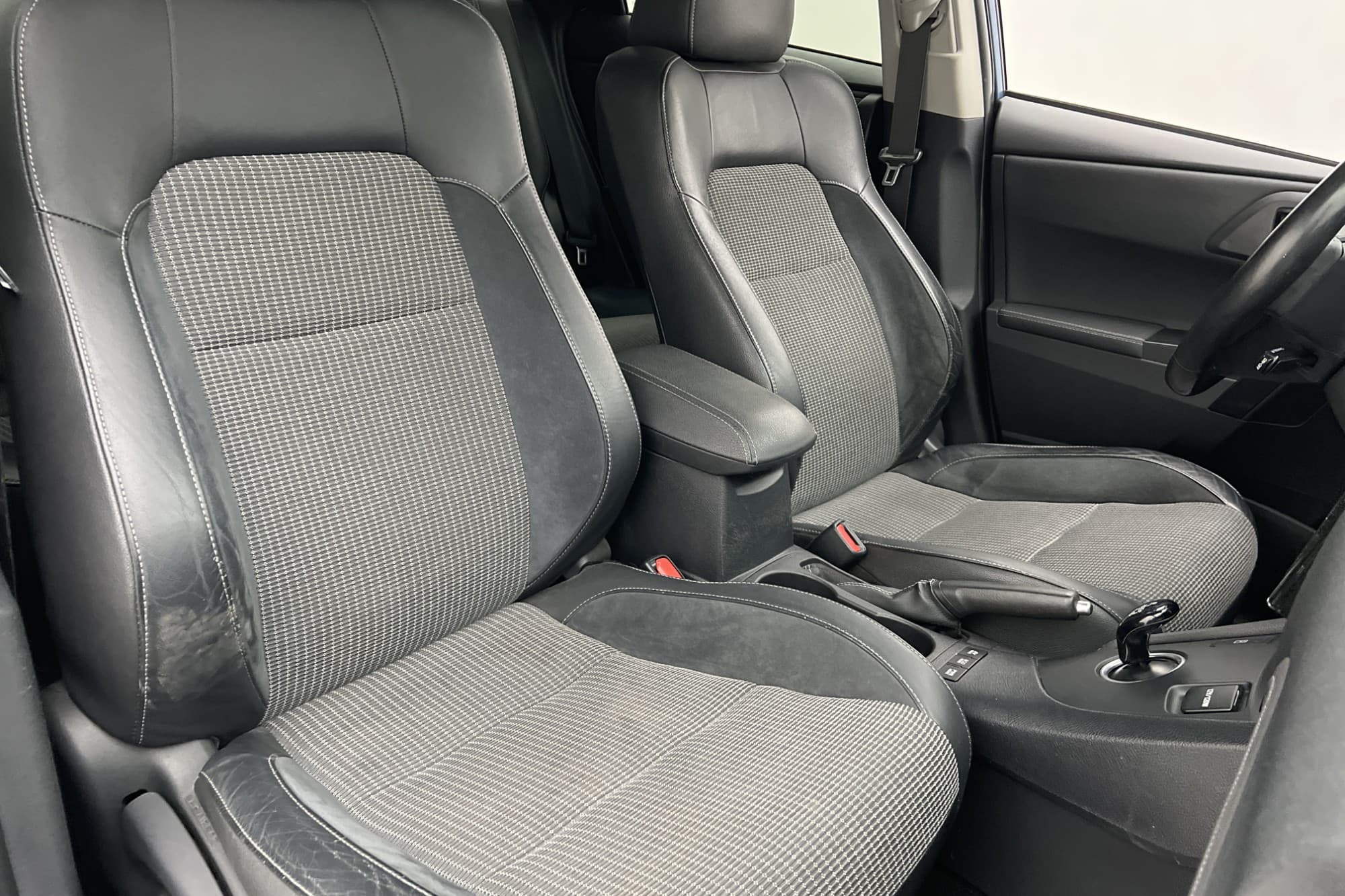 Toyota Auris Touring Hybrid 136hk Executive Kamera Halvskinn