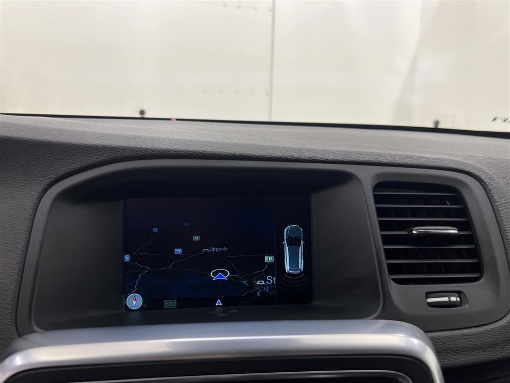 Volvo V60 D4 181hk Summum GPS D-värm Perf-sound Drag Välserv