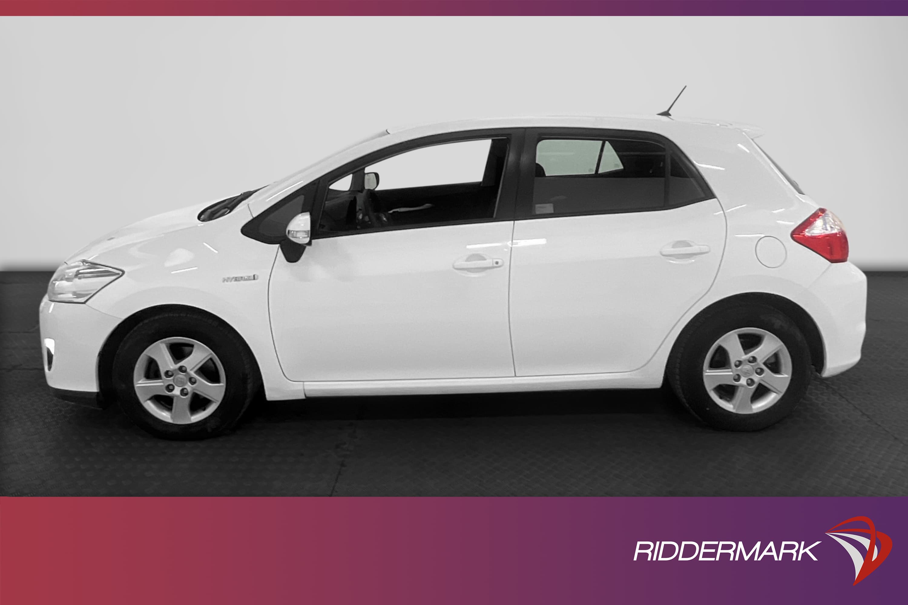 Toyota Auris Hybrid e-CVT 136hk 3,8 L/100km Nyservad