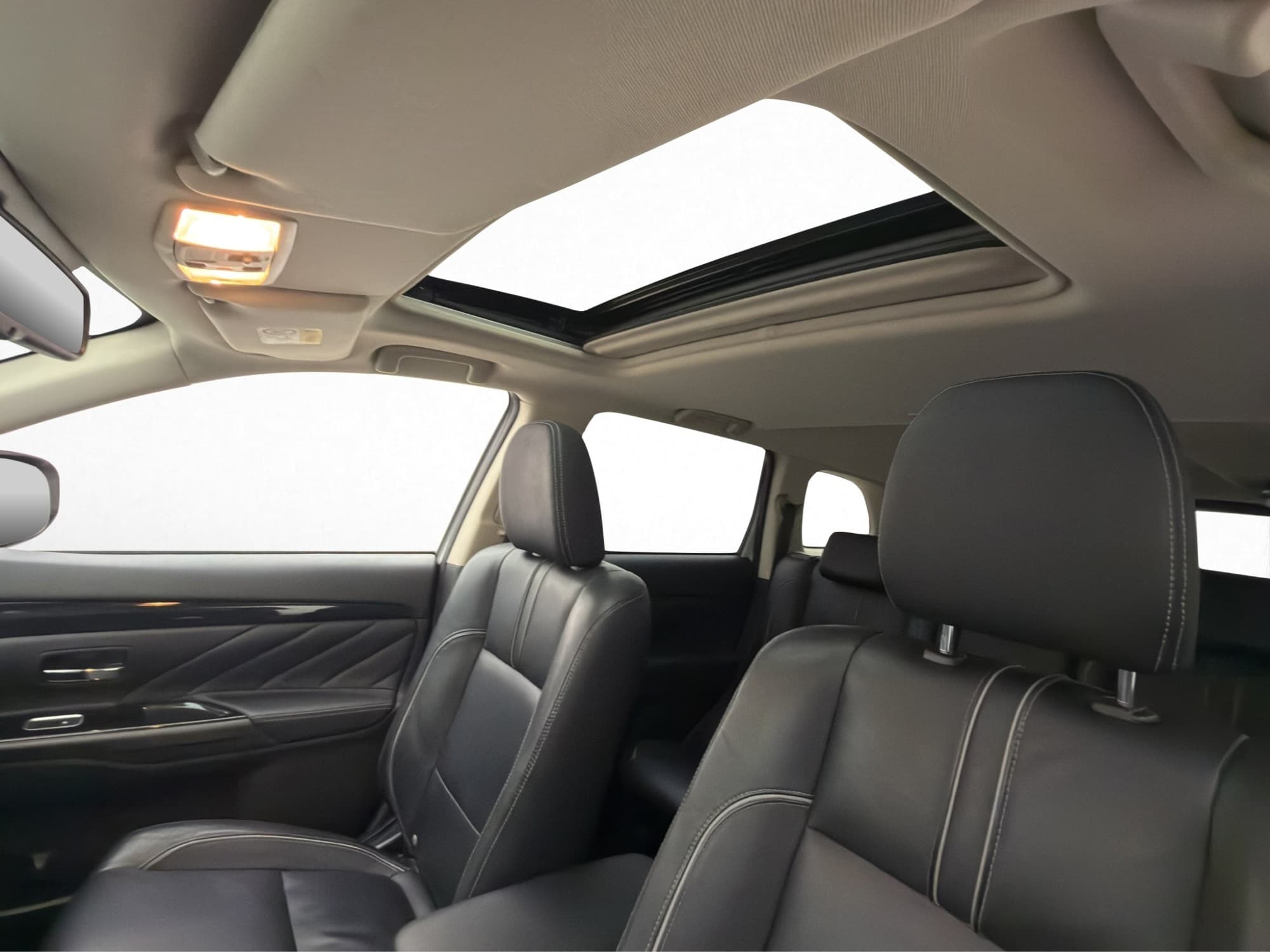 Mitsubishi Outlander PHEV AWD Business Taklucka 360° Drag