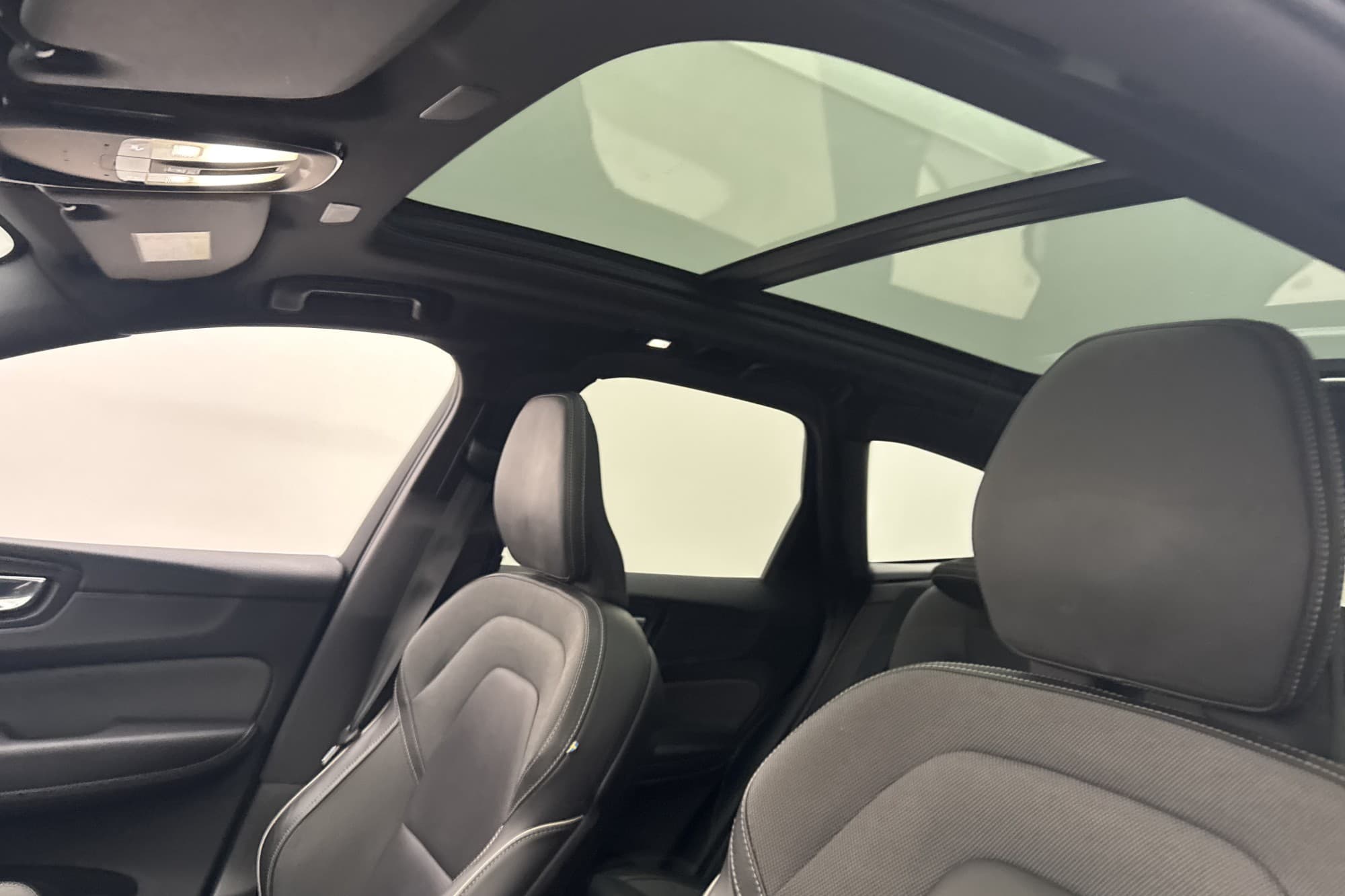 Volvo XC60 Recharge T6 AWD 350hk R-Design Pano Drag MOMS