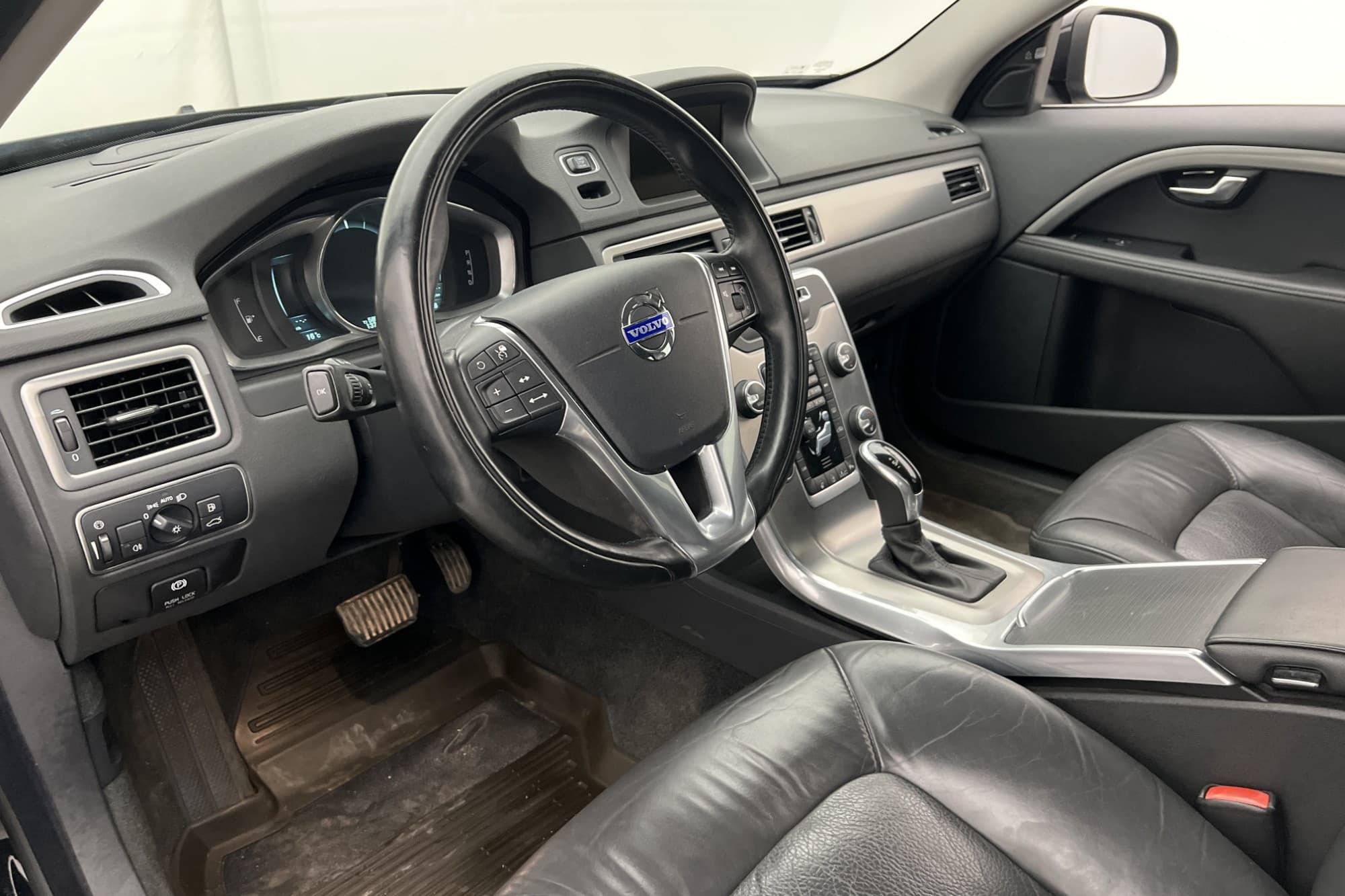 Volvo V70 D4 AWD Summum VOC D-Värmare Kamera Skinn BLIS Drag