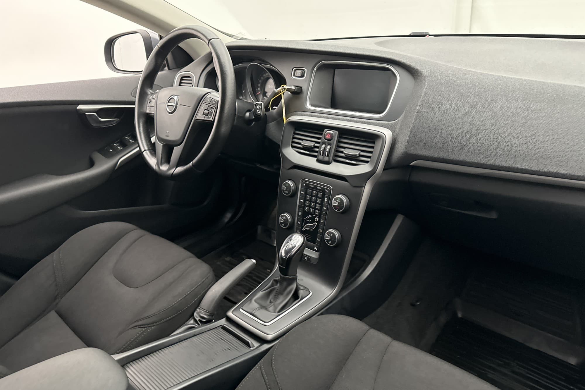 Volvo V40 T3 152hk Kinetic VOC Värmare Sensorer Farthållare