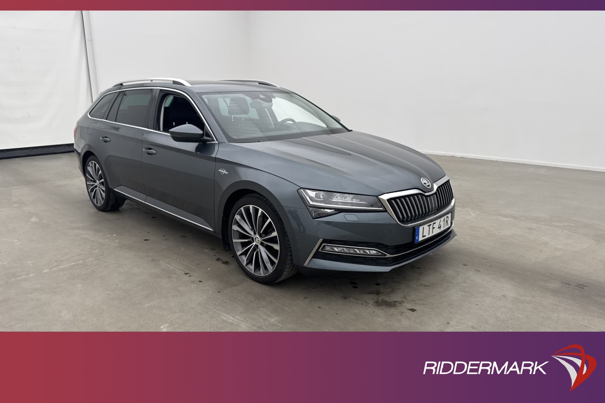 Skoda Superb Kombi 4x4 L&K Värm Cockpit Kamera Drag CarPlay