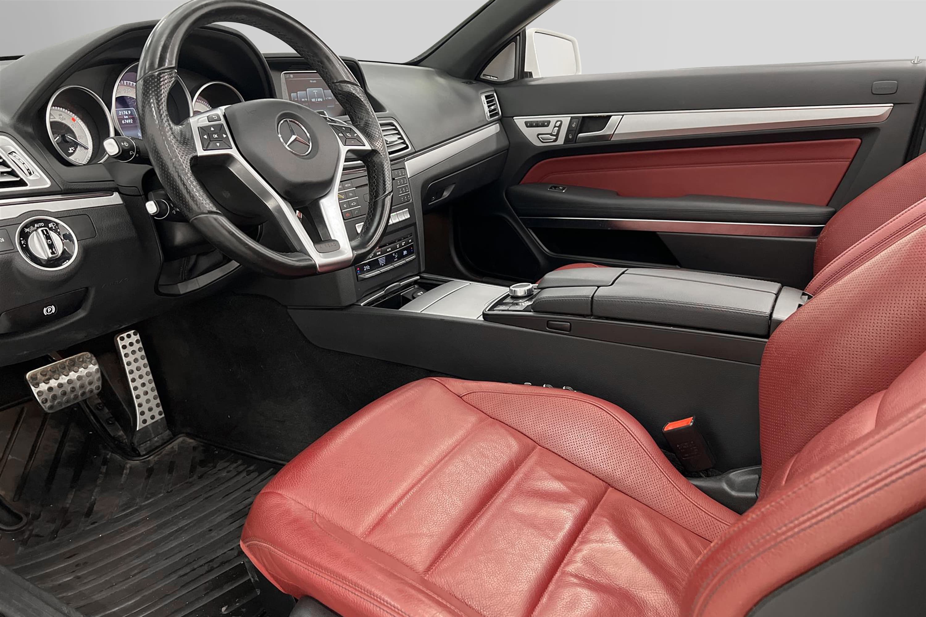 Mercedes-Benz  E 250 Cabriolet 204hk AMG Sport H/K Navi 360 
