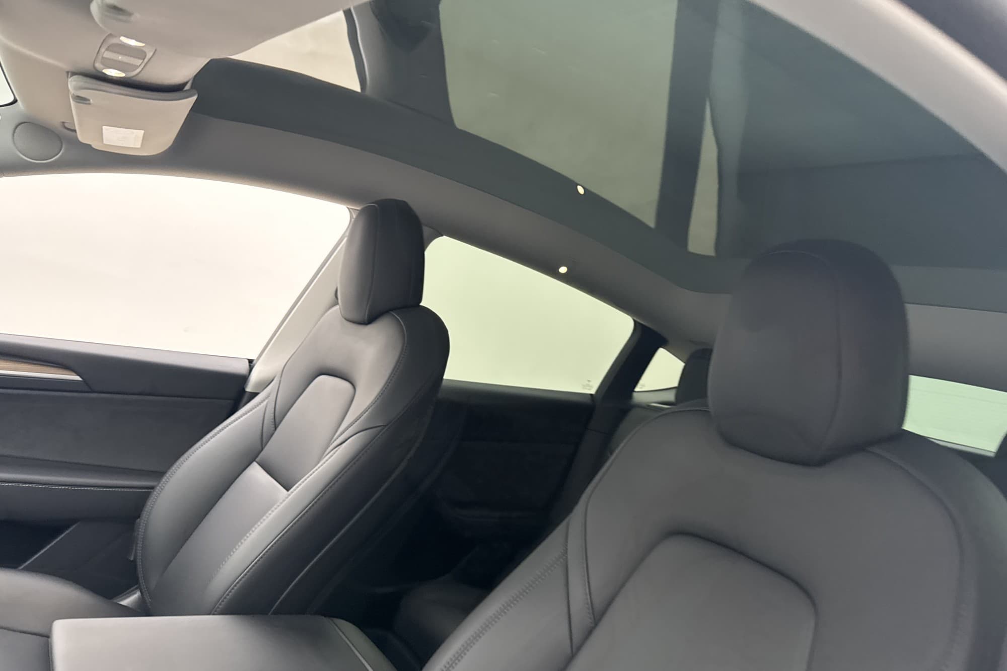 Tesla Model Y Long Range AWD Svensksåld Autopilot MOMS