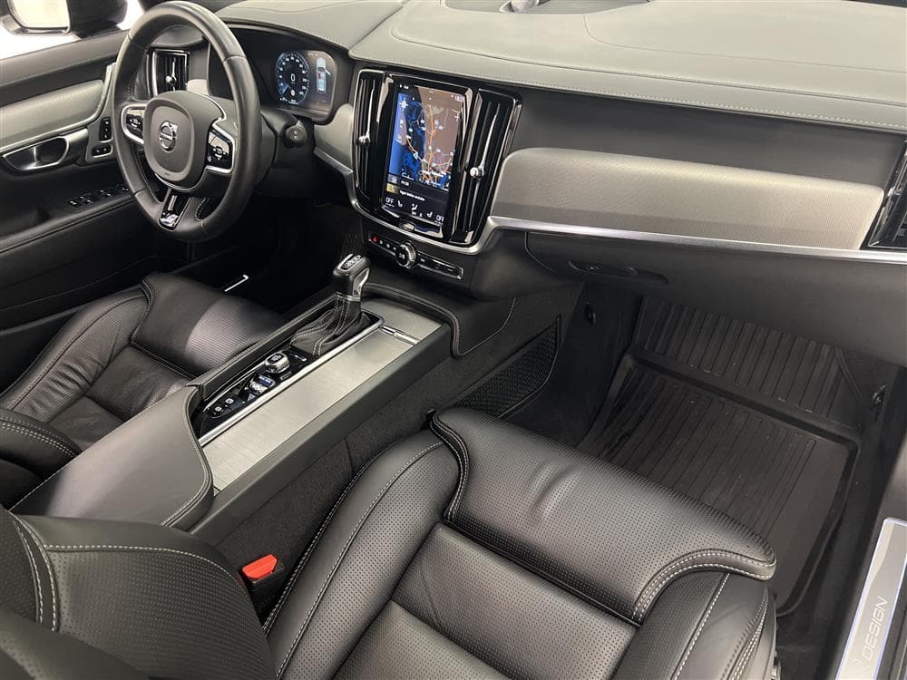 Volvo V90 D5 AWD 235hk R-Design B&W GPS HUD 360° Värmare 