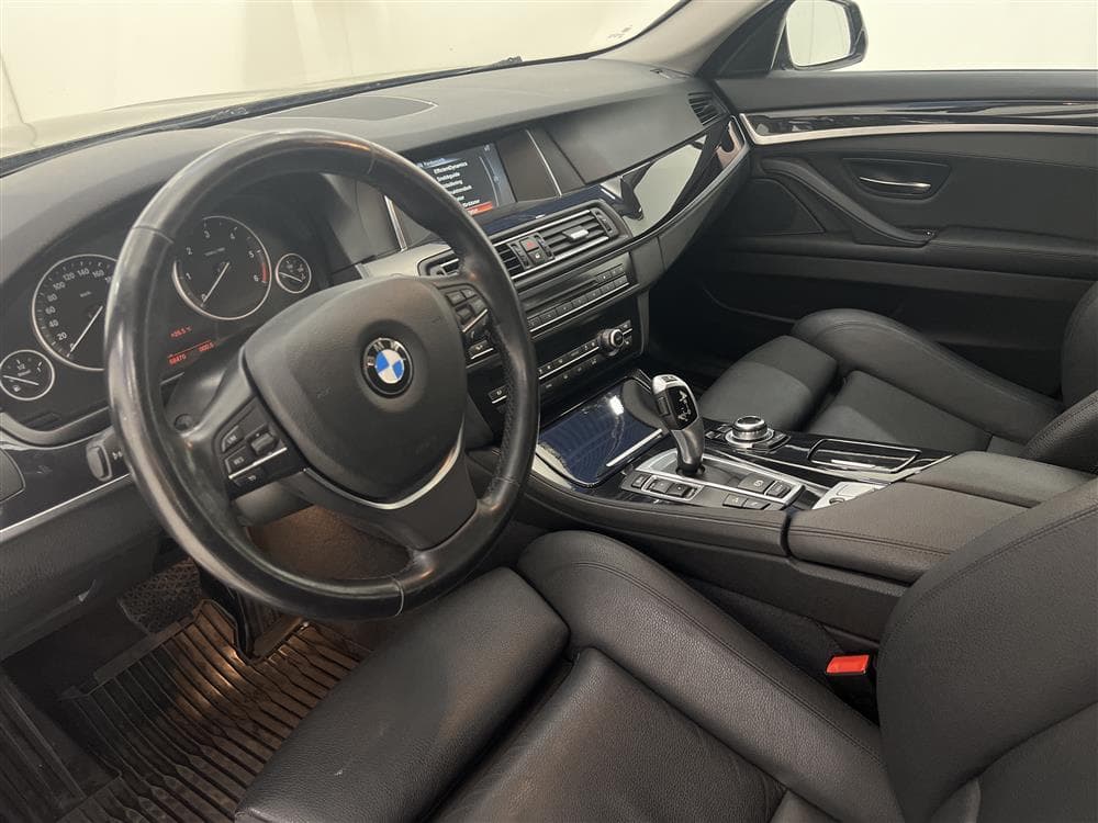 BMW 520d xDrive 190hk Skinn Rattvärme HiFi PDC Euro 6interiör