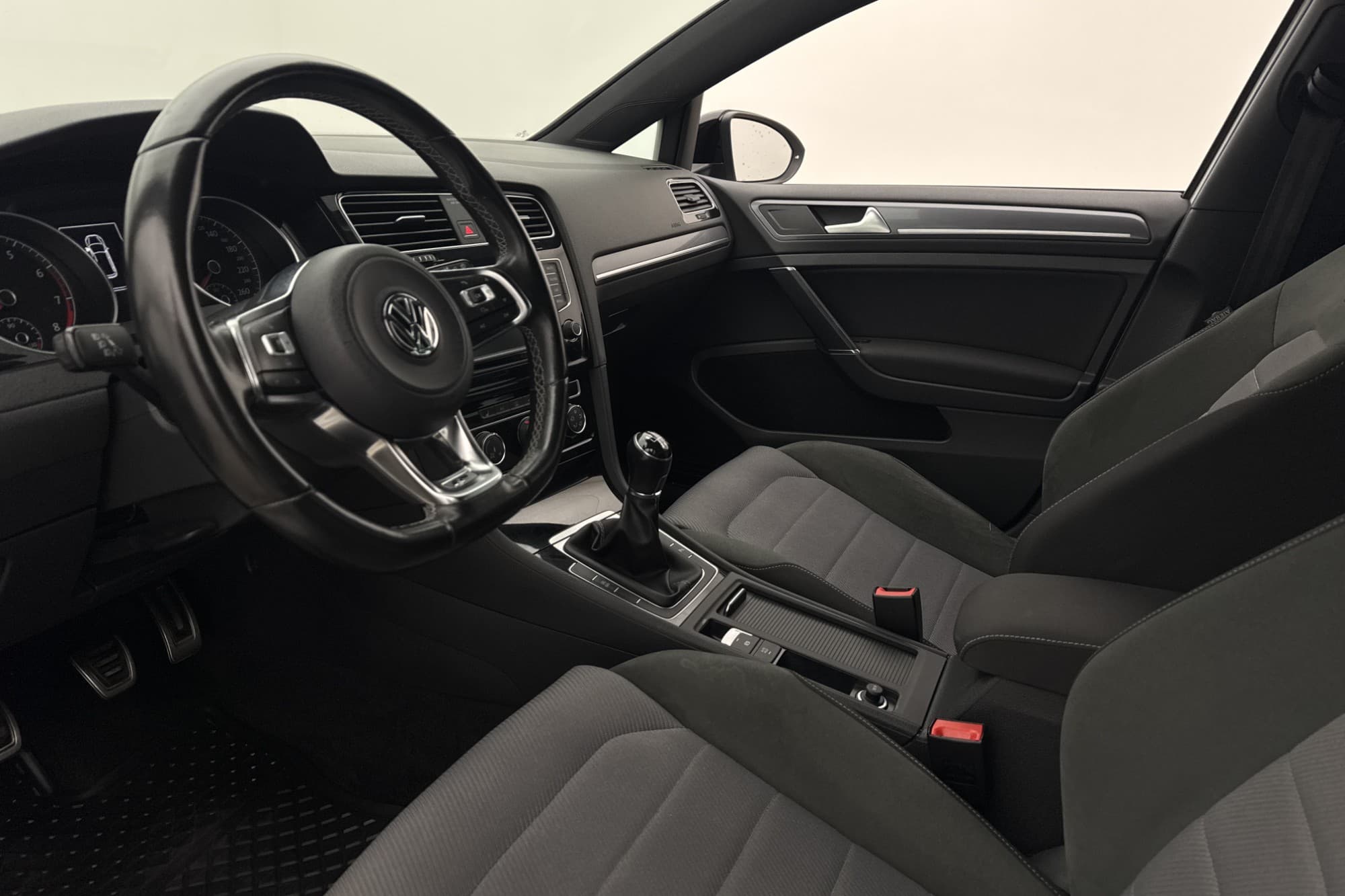 Volkswagen Golf Sportscombi 150hk R-Line CarPlay Sensorer