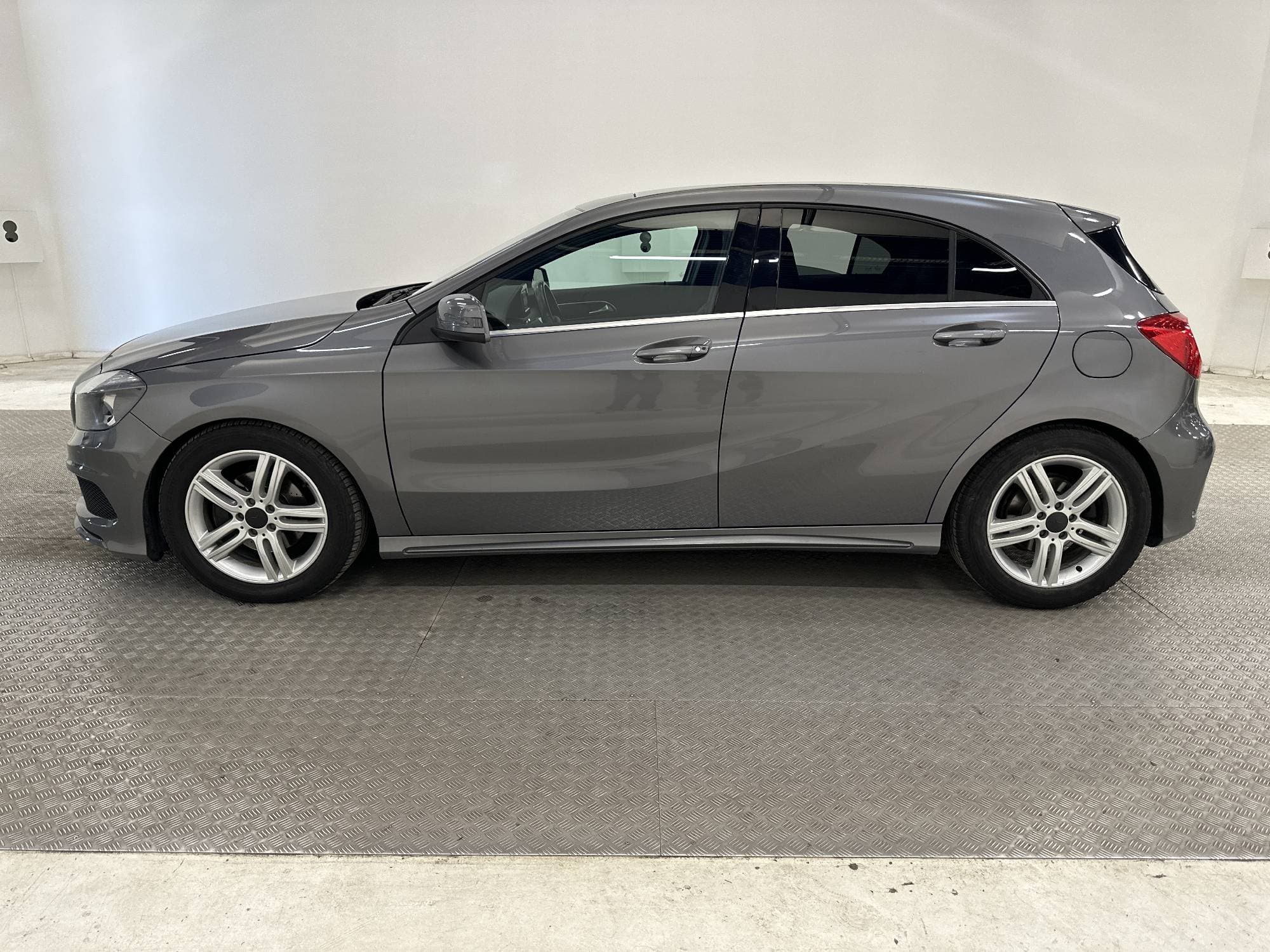 Mercedes-Benz A 180 122hk
