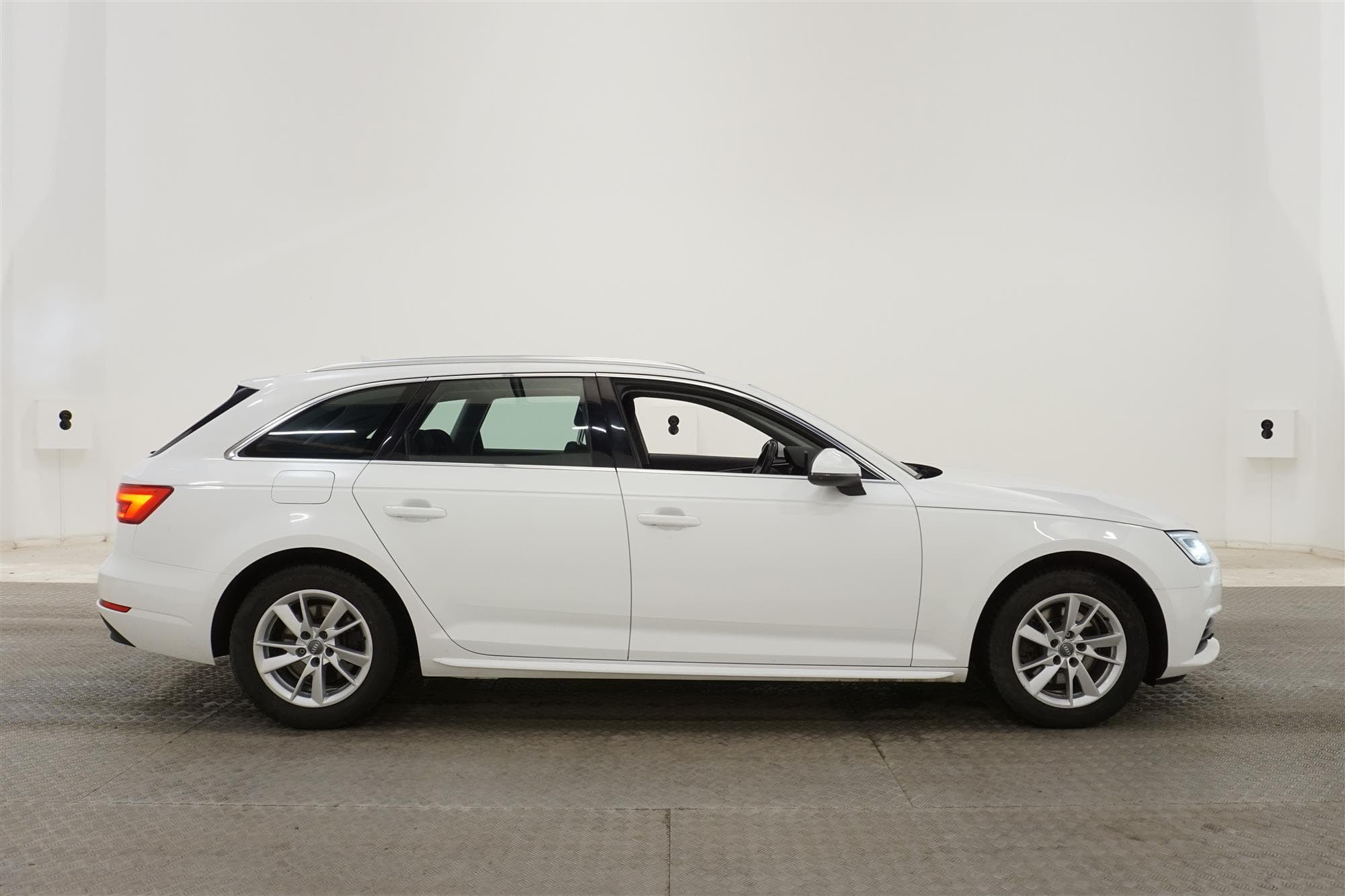 Audi A4 Avant 2.0 TDI S Tronic 150hk M-Värm Navi Dragkrok