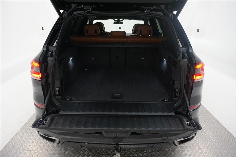 BMW X5 M50d 400hk Innovation D-Värm Sky Lounge H/K HUD 360°interiör