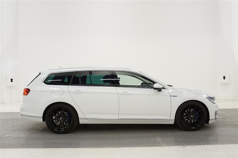 Volkswagen Passat GTE 218hk Executive Business Drag Skinnexteriör