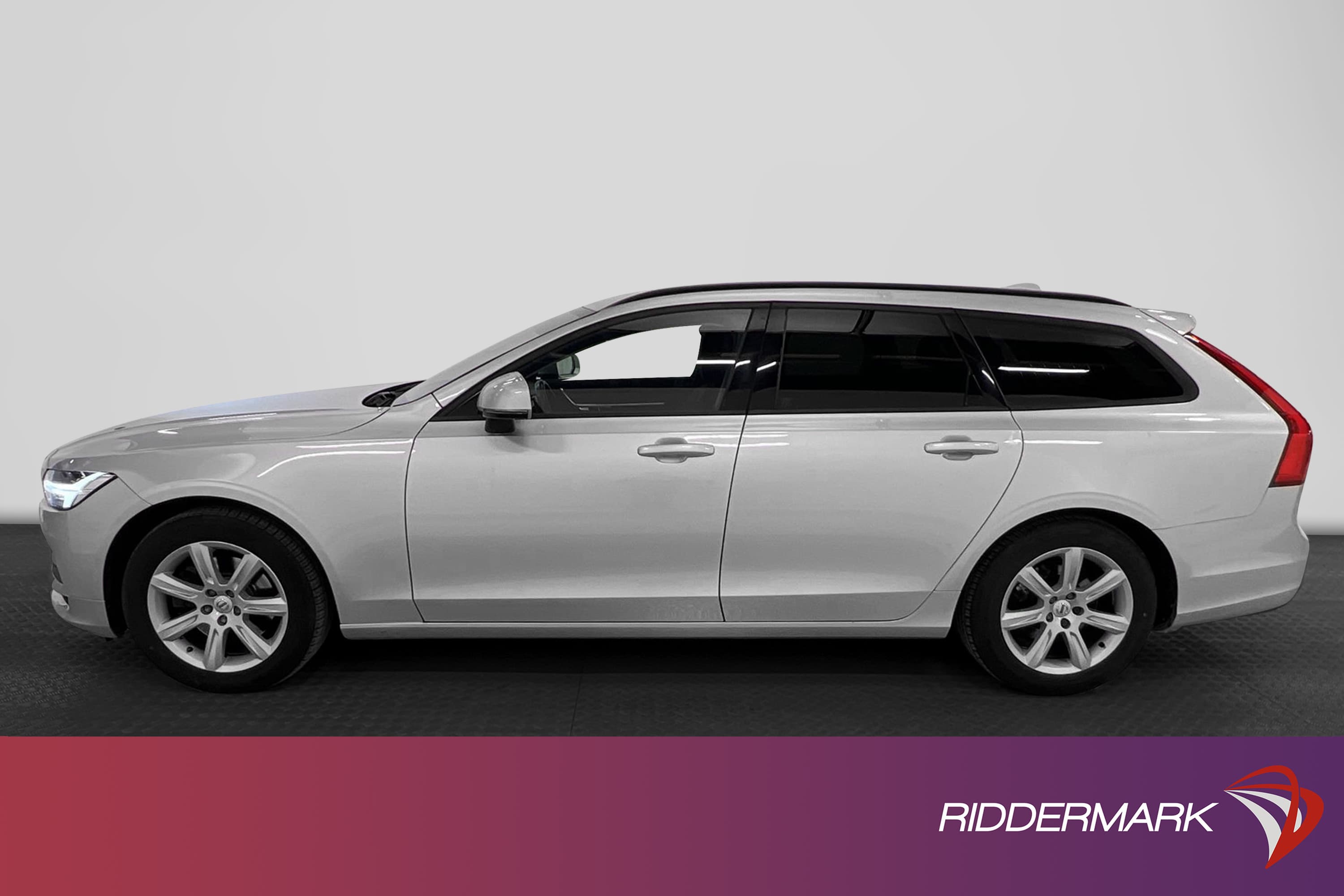 Volvo V90 D3 AWD 150hk Kinetic VOC Värmare Navi Drag Carplay