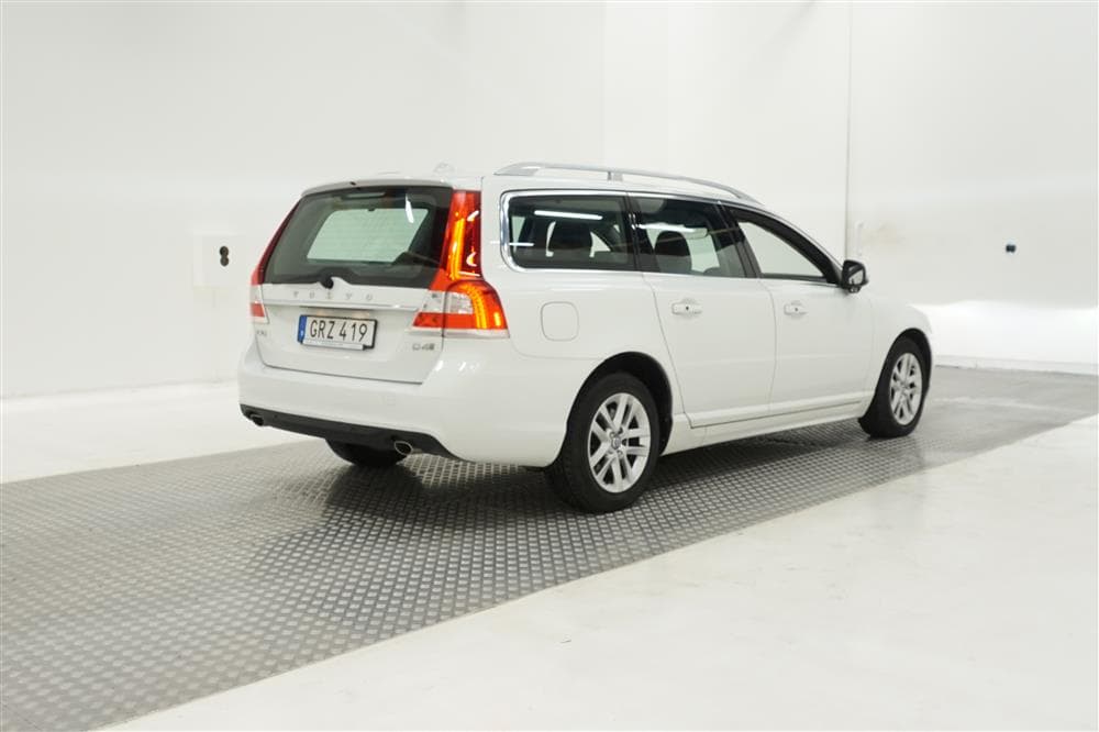 Volvo V70 D4 181hk Summum D-Värm Skinn BLIS VoC 0,45l/milexteriör