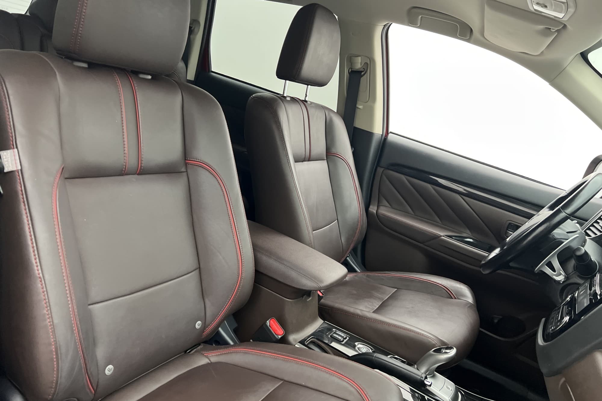 Mitsubishi Outlander PHEV 203hk Business Skinn Navi 360 Drag