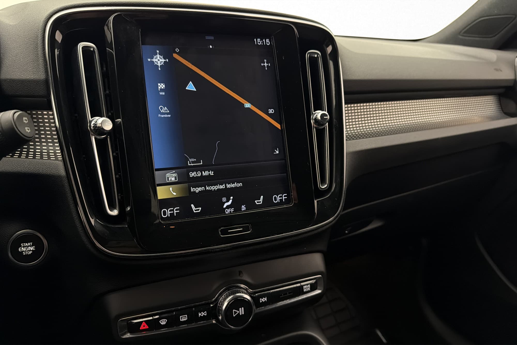 Volvo XC40 T4 AWD R-Design VOC P-Sensorer Skinn Navi Drag