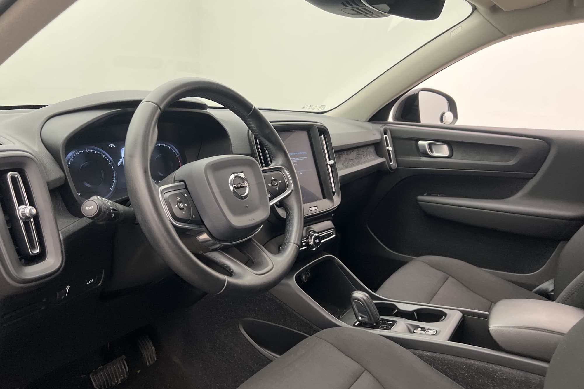 Volvo XC40 T3 163hk Kinetic VOC Kamera Värmare  P Sensorer