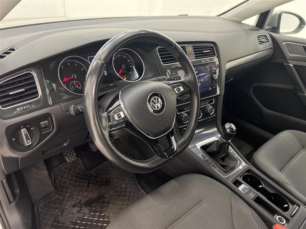 Volkswagen Golf 110hk Backkamera Drag 0.49L/Milinteriör