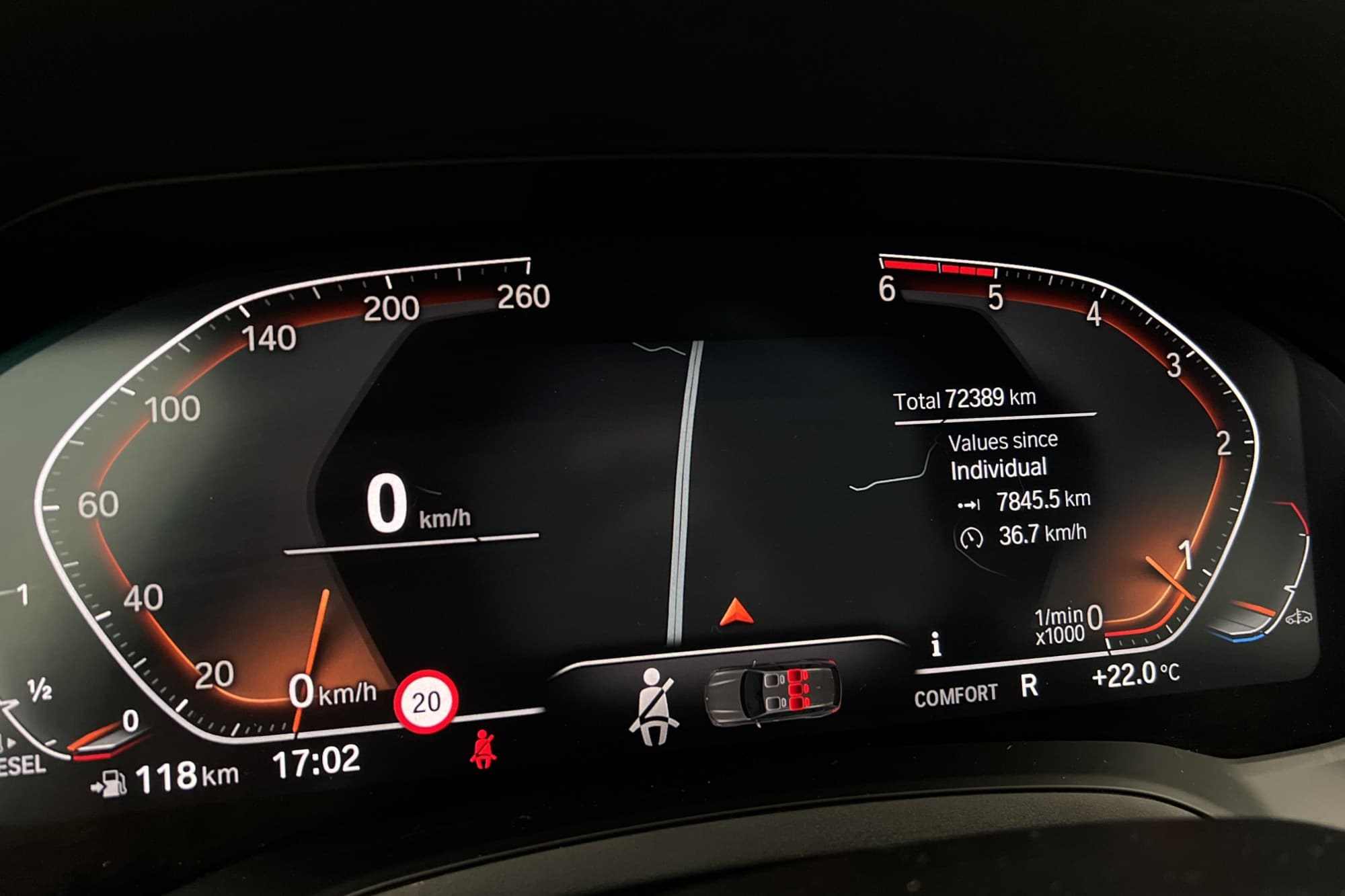 BMW 320 d xDrive Touring M Sport Cockpit Navigation Ambient