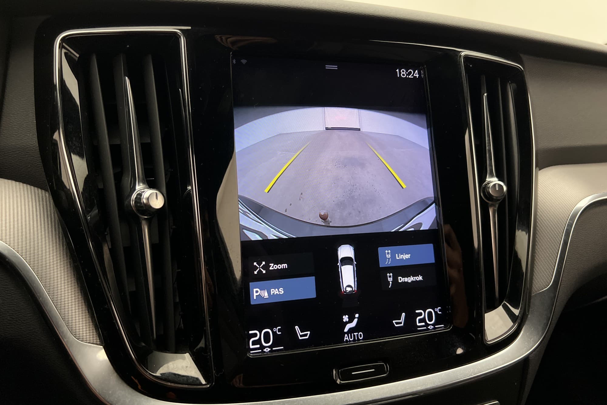 Volvo V60 Recharge T6 AWD R-Design Värmare HUD Skinn Drag