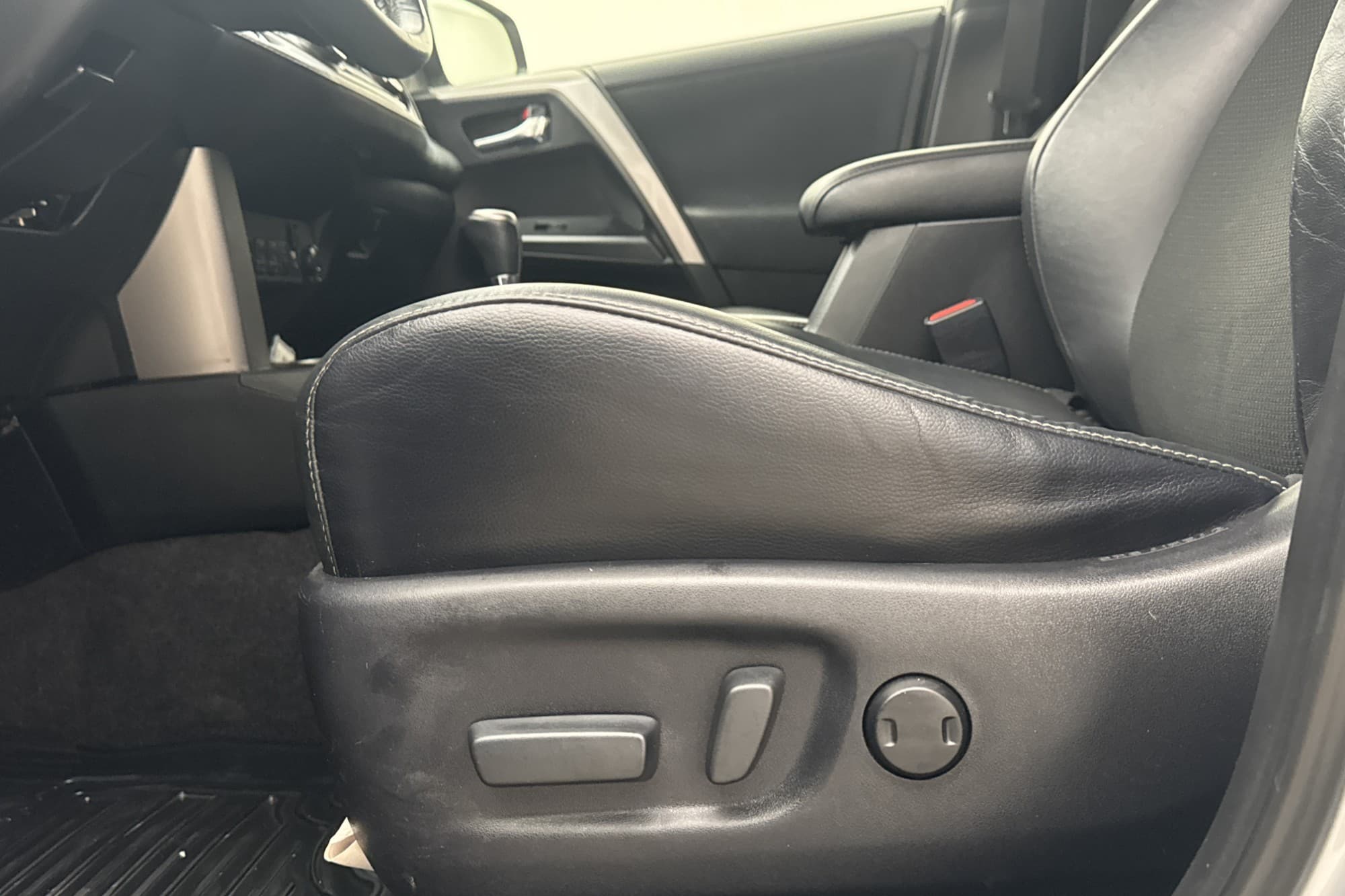 Toyota RAV4 Hybrid AWD 197hk Active Plus Kamera Halvskinn
