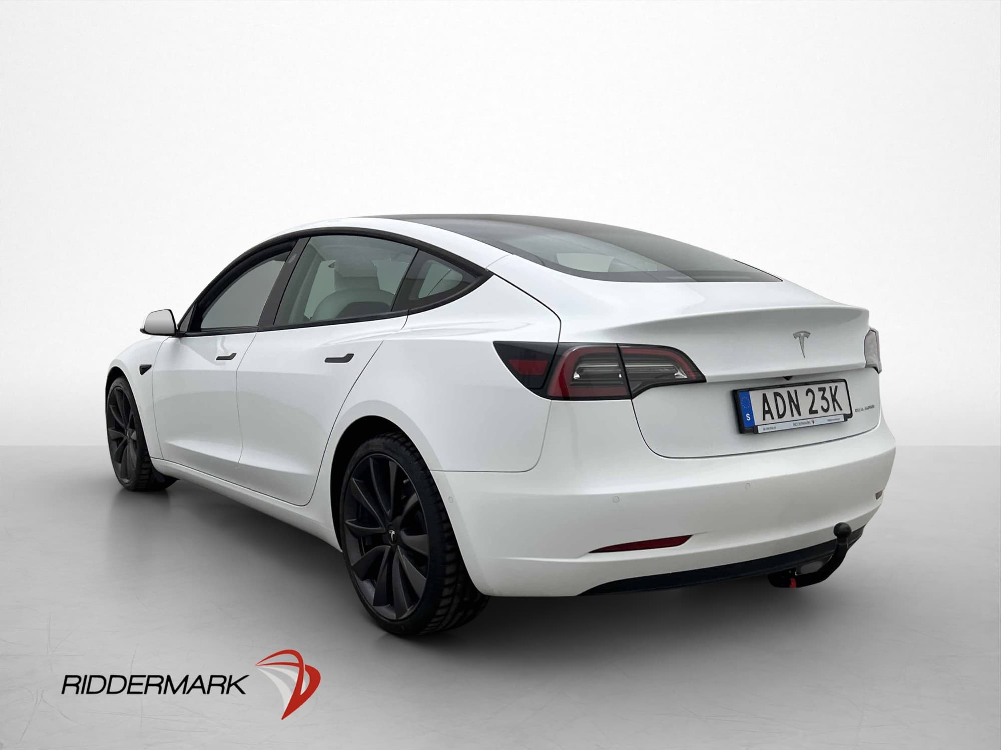 Tesla Model 3 Long Range AWD Dragkrok Autopilot Svensksåld