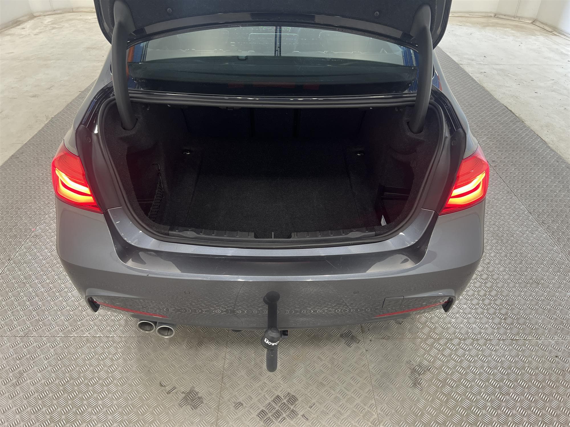 BMW 320d xDrive 190hk M Sport 2 Brukare Navi Hifi Drag