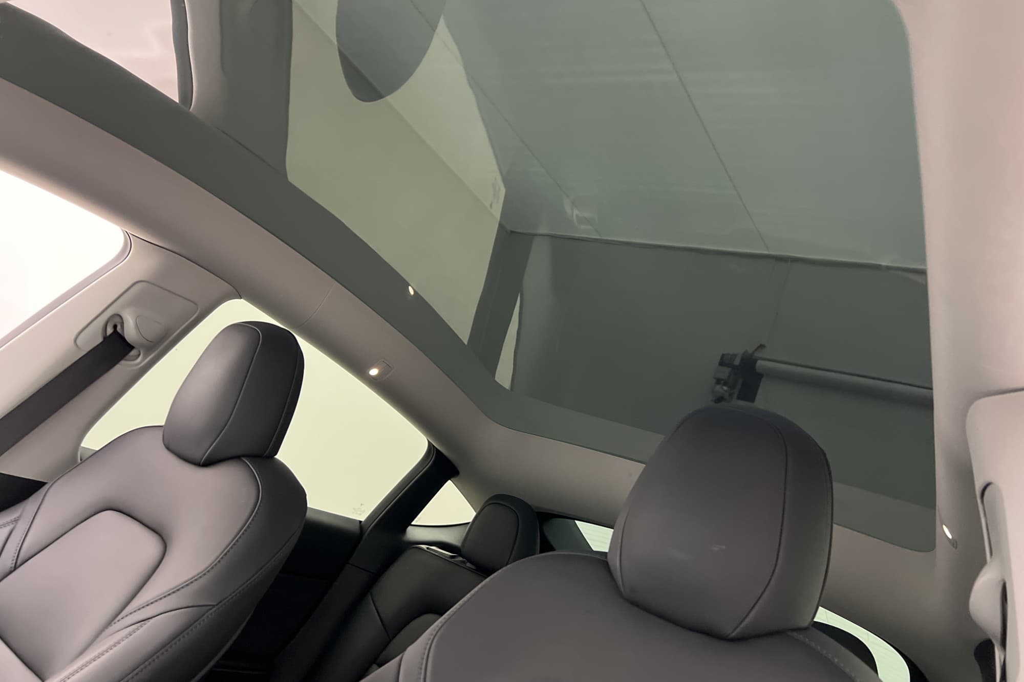 Tesla Model Y Long Range AWD Autopilot Svensksåld