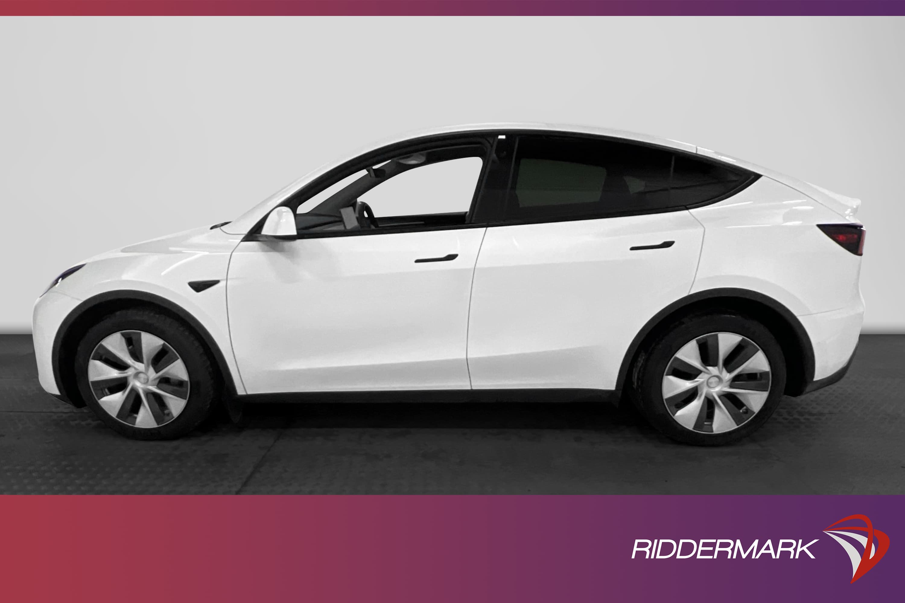 Tesla Model Y Long Range AWD 345hk Svensksåld Dragkrok AP