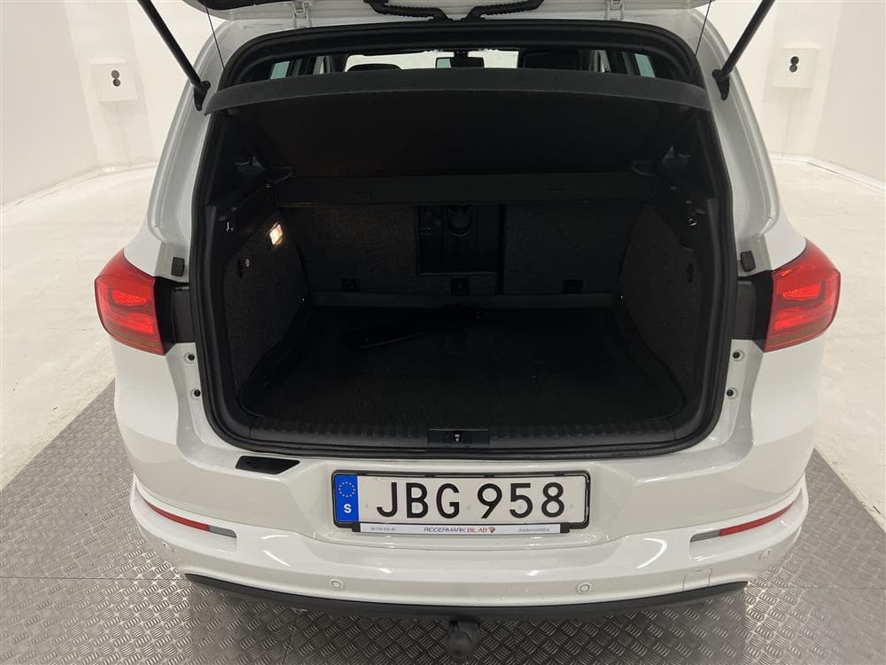 Volkswagen Tiguan 2.0 TDI 4M 184hk R-Line D-värm Pano Euro 6interiör
