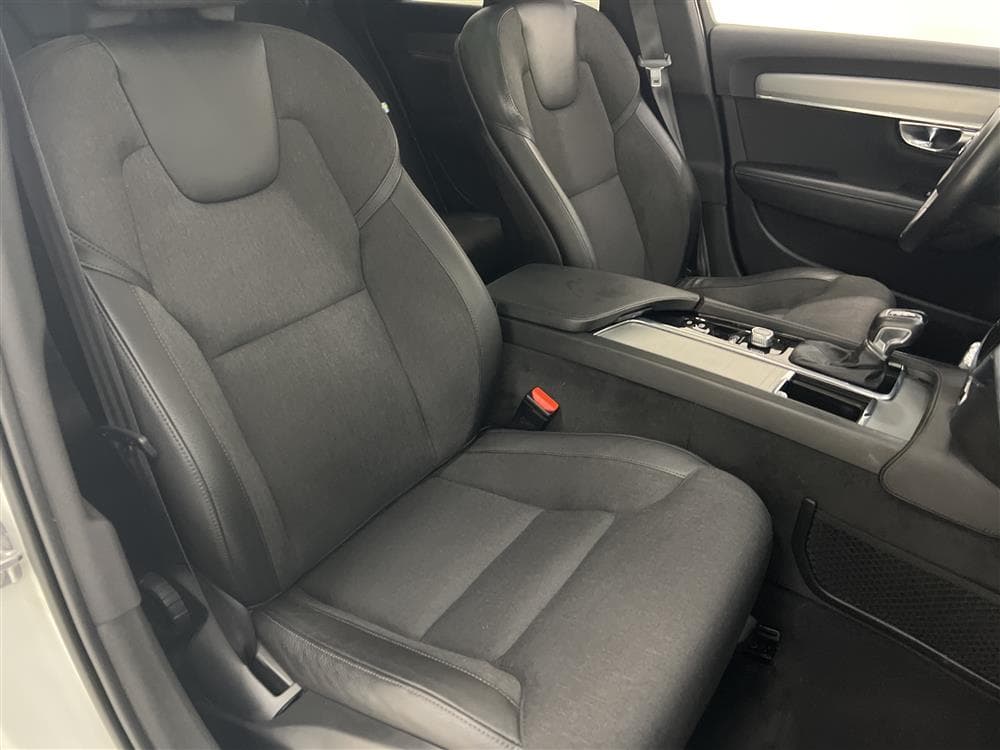Volvo V90 D4 Cross Country AWD VOC D-värm Pano H/K Bkam Momsinteriör
