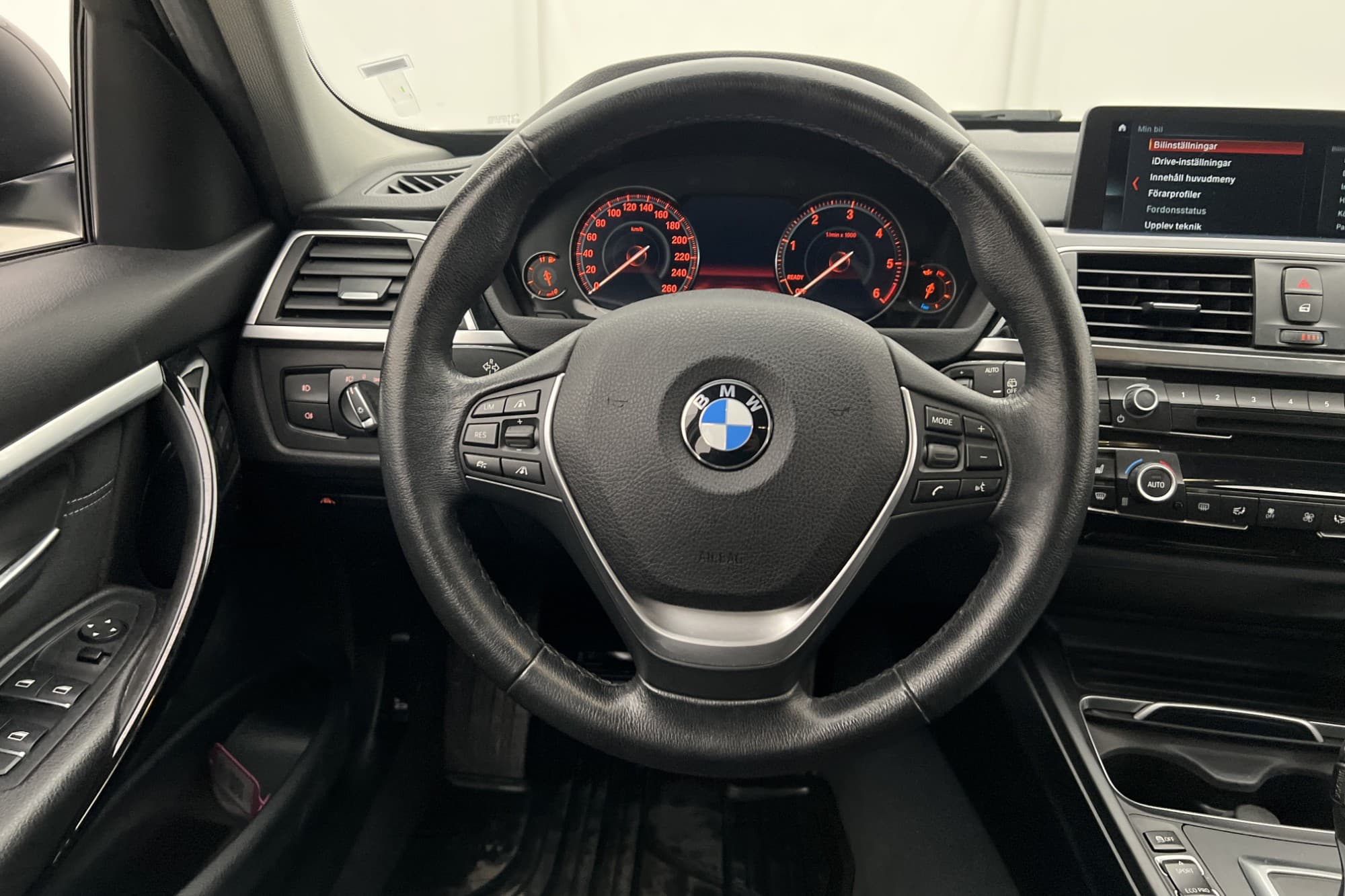 BMW 320 d xDrive 190hk Sport line Cockpit Navi Sensorer