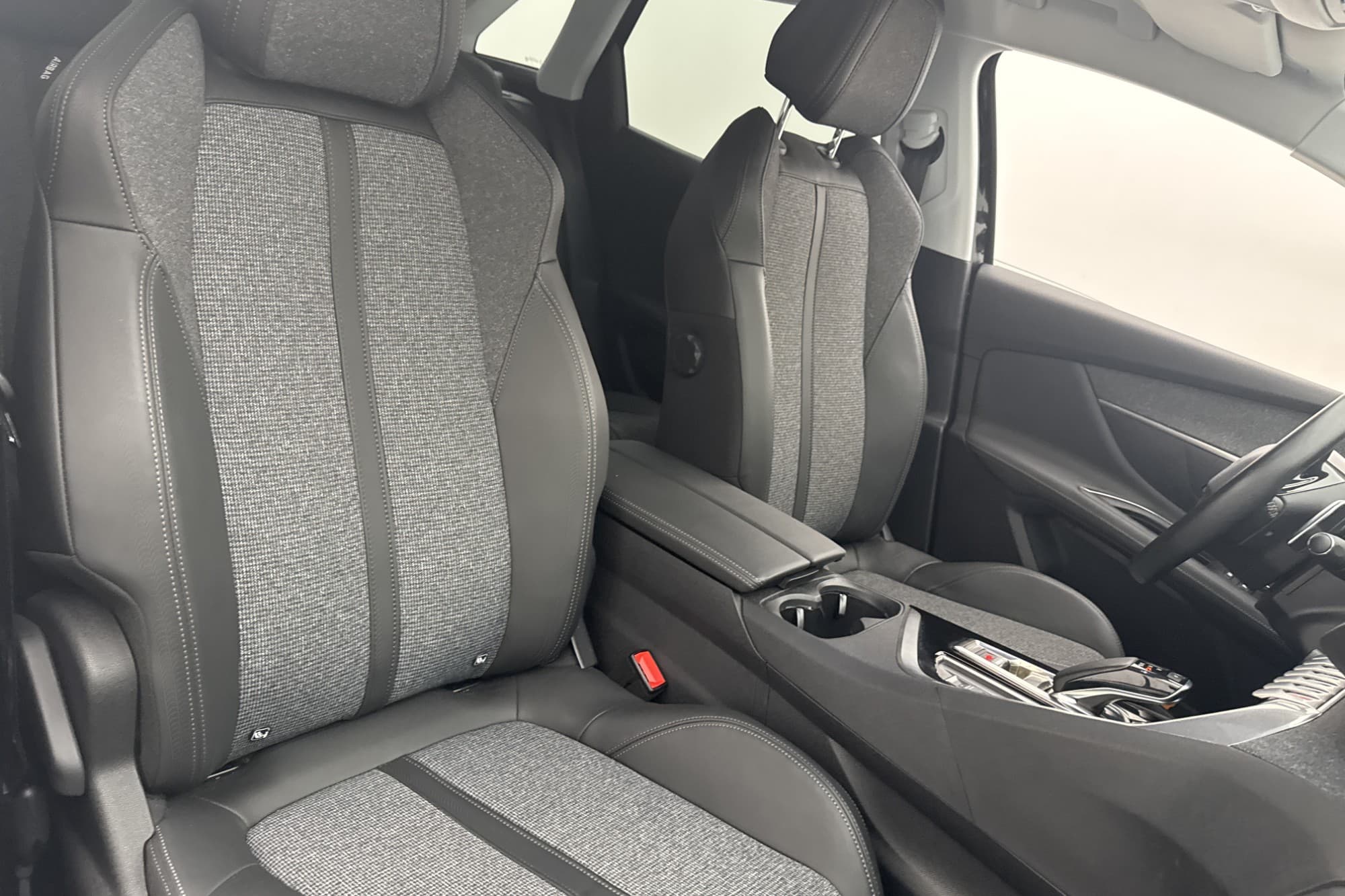 Peugeot 3008 GT Plug-In 225hk Allure P-Värmare CarPlay Navi