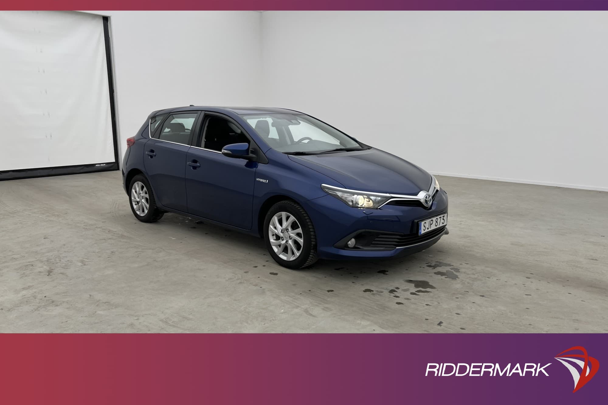 Toyota Auris Hybrid e-CVT 136hk