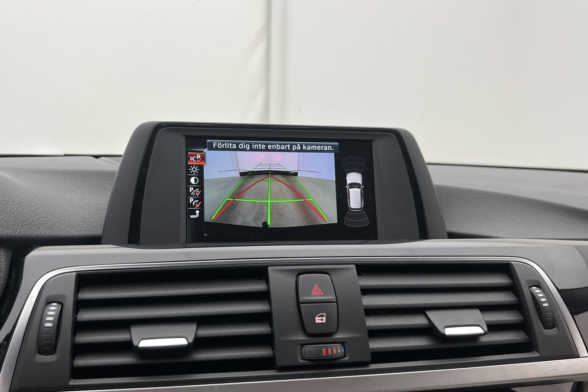 BMW 320 d xDrive Sport Line Kamera Dragkrok HiFi Elstolar