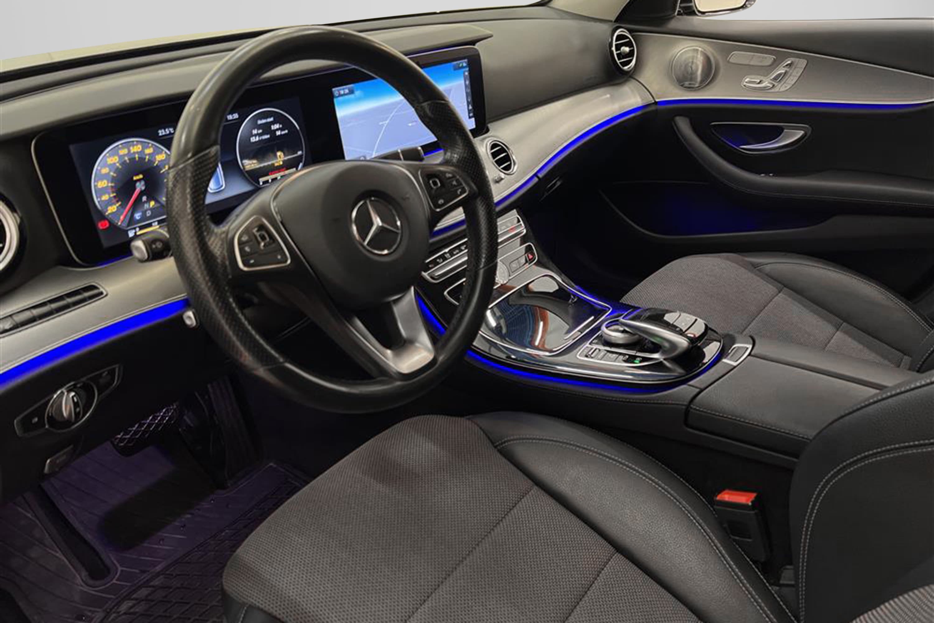 Mercedes-Benz E 220 d 194hk Widescreen Burmester Drag Naviinteriör