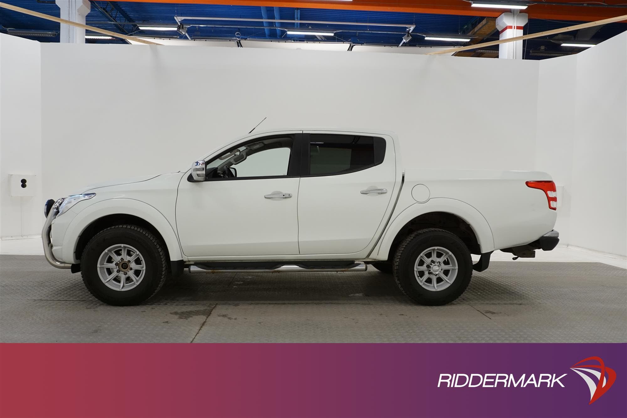 Mitsubishi L200 2.4D 181hk 4WD Kamera Dragkrok Moms