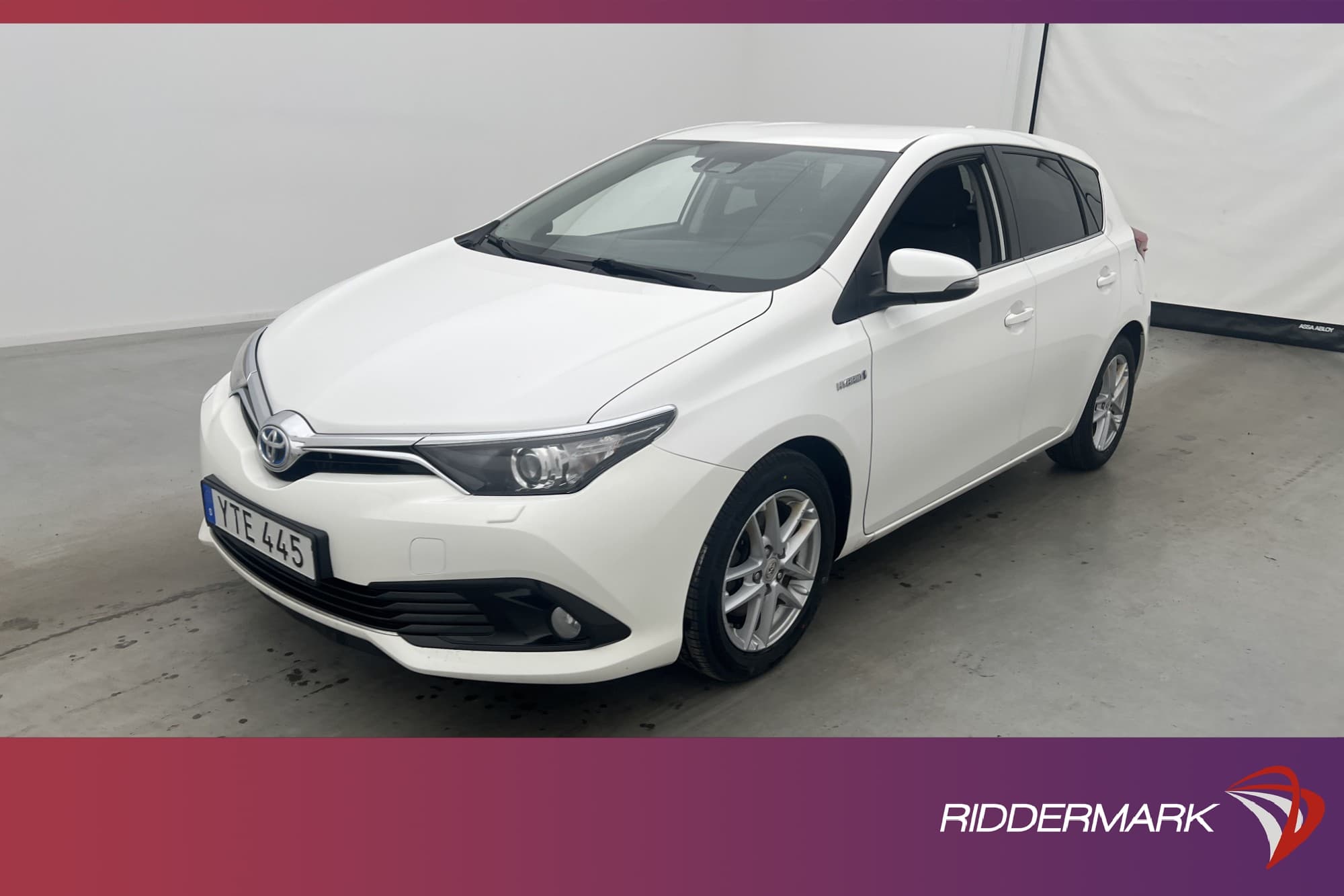 Toyota Auris Hybrid e-CVT 136hk