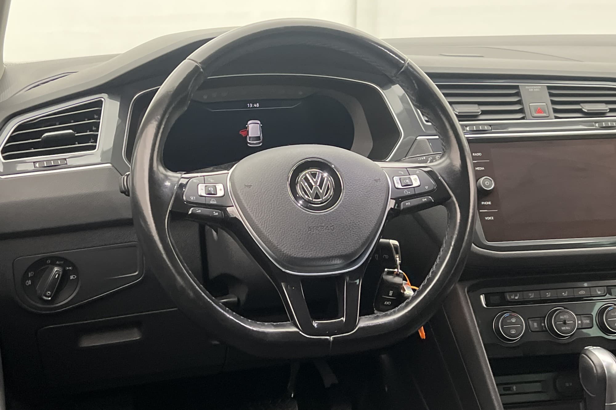 Volkswagen Tiguan 4M 190hk R-Line Värmare Dragkrok Cockpit