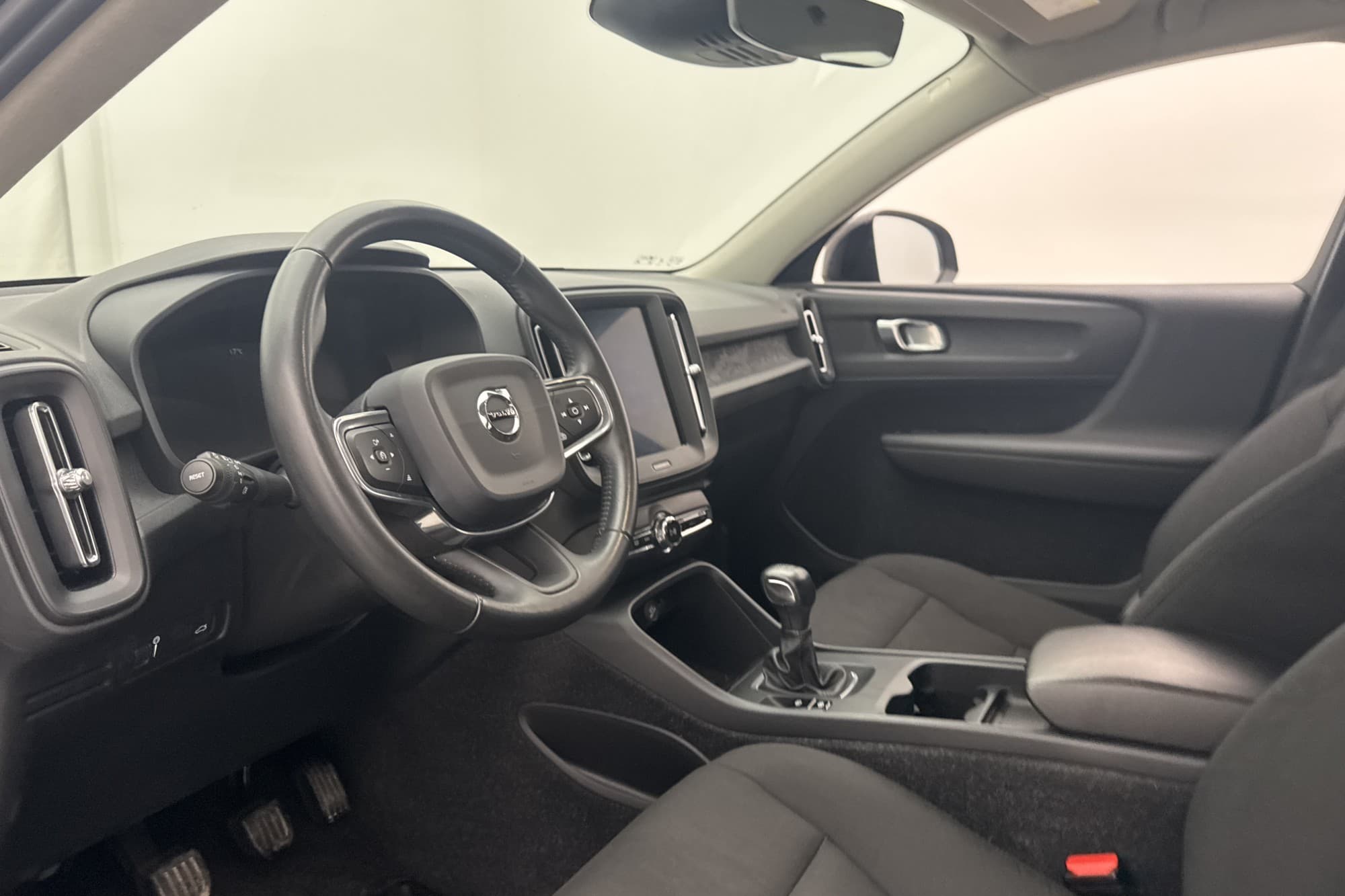 Volvo XC40 T3 156hk Kinetic VOC B-Värmare Lane-Assist