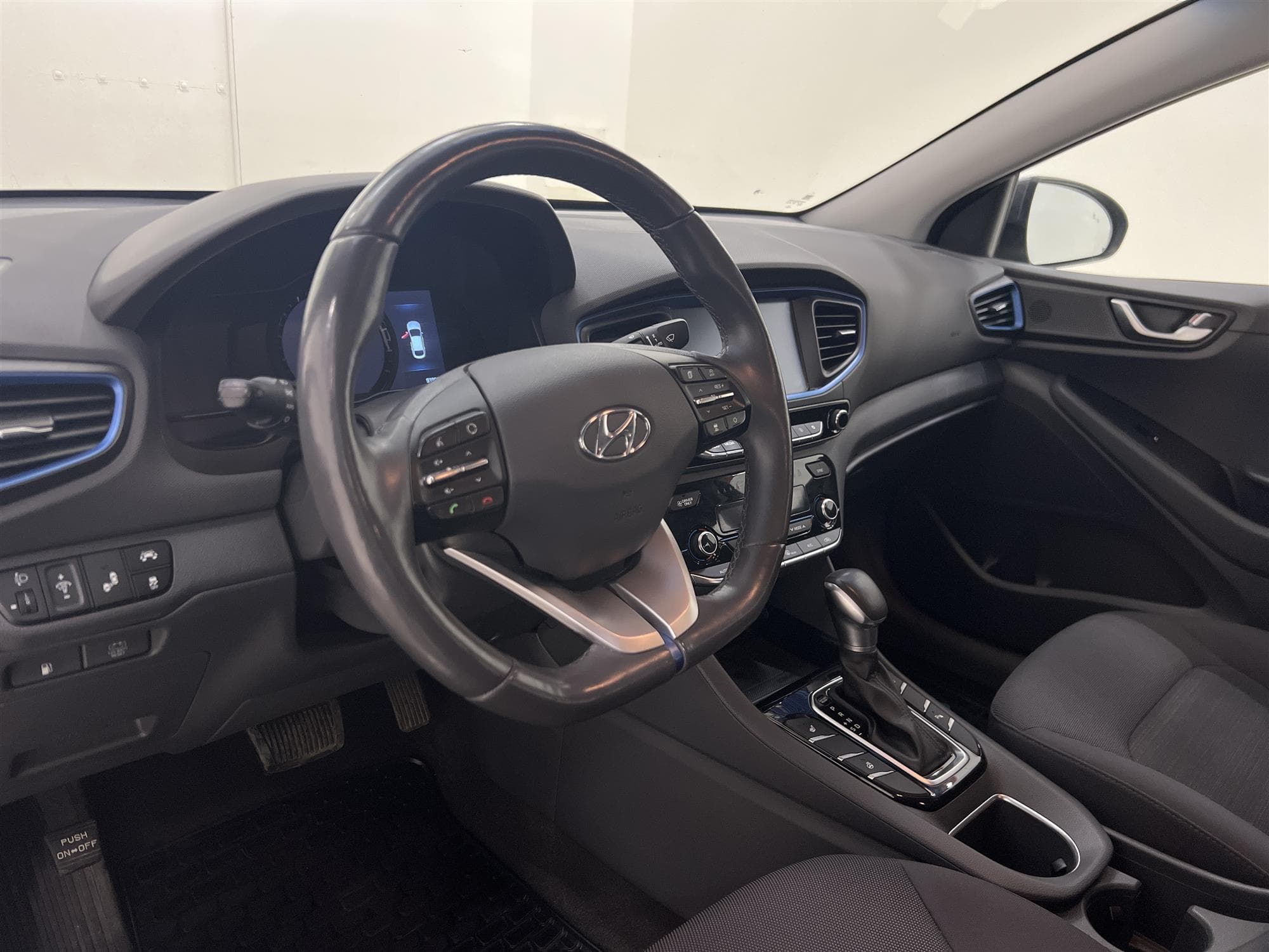 Hyundai Ioniq 1.6 141hk Navi B-Kamera  360kr Skatt 0,39L/mil
